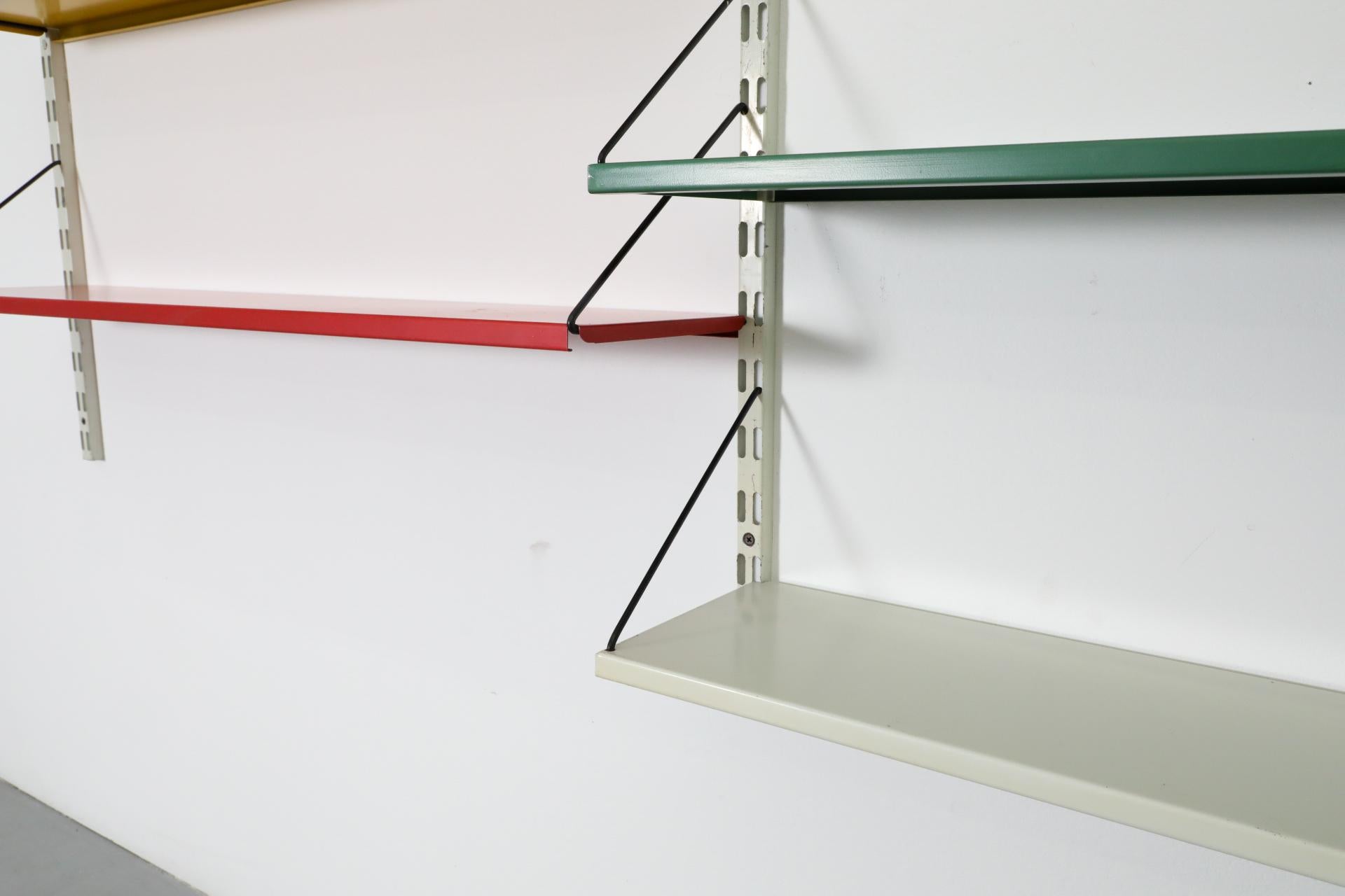 Mueble alto industrial de 2 cuerpos de metal multicolor holandés de mediados de siglo by Pilastro en venta 7