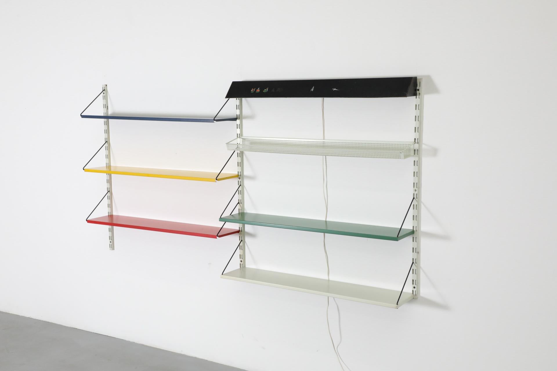 Mueble alto industrial de 2 cuerpos de metal multicolor holandés de mediados de siglo by Pilastro Esmaltado en venta