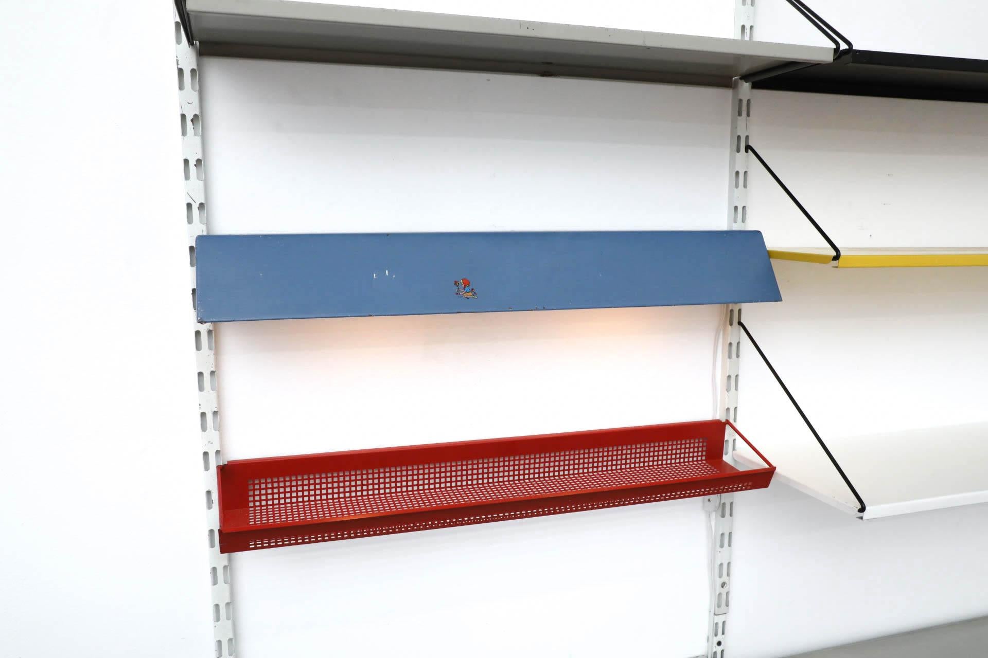 Mid-Century moderno Unità a muro Pilastro olandese del metà del secolo scorso con scrivania, mobile e lampada incorporata in vendita