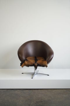 Dutch Mid-Century Swivel Tub Chair in Brown Leather and Fur Pad