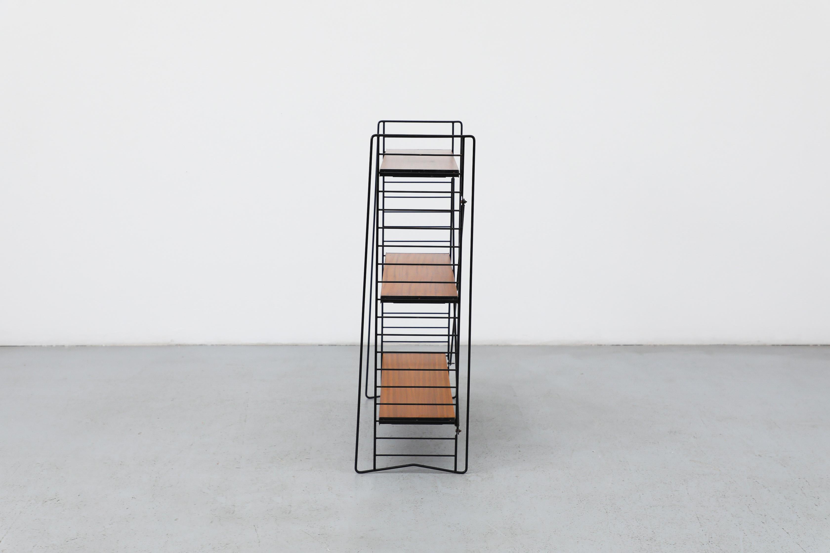 Smaltato Libreria in piedi olandese in teak del metà secolo Tomado in vendita