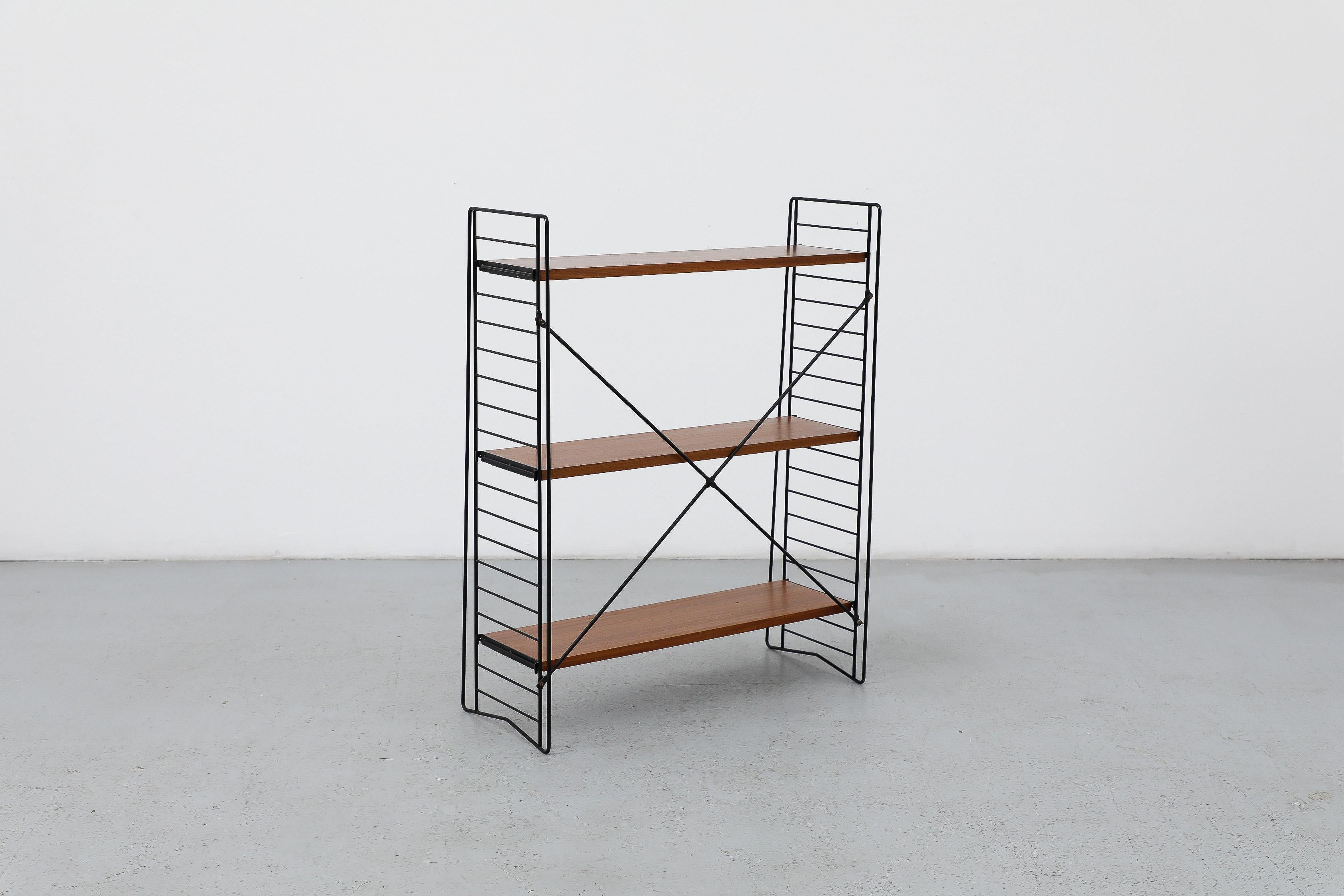 Libreria in piedi olandese in teak del metà secolo Tomado In condizioni buone in vendita a Los Angeles, CA