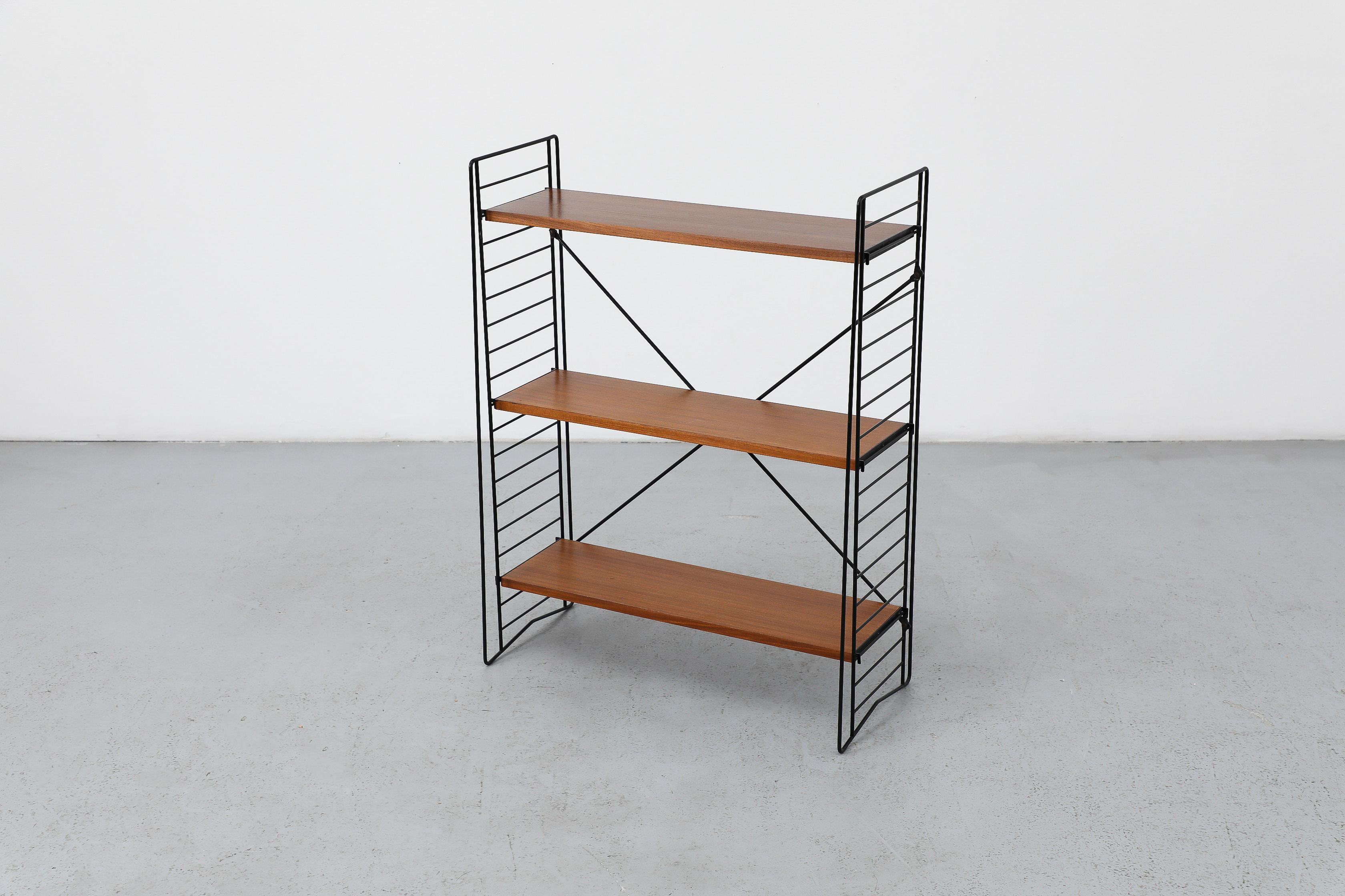 Metà XX secolo Libreria in piedi olandese in teak del metà secolo Tomado in vendita