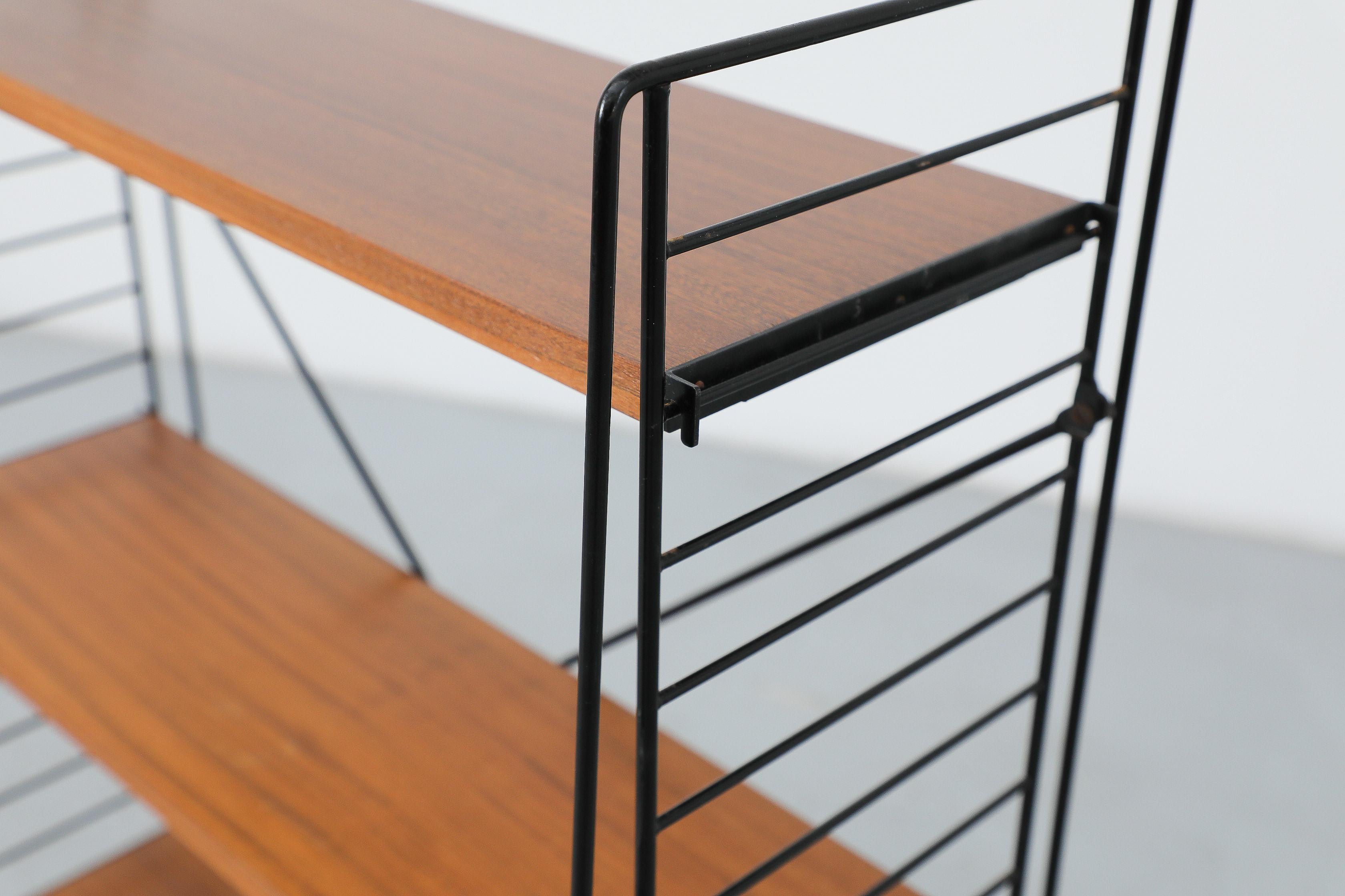 Fil di ferro Libreria in piedi olandese in teak del metà secolo Tomado in vendita