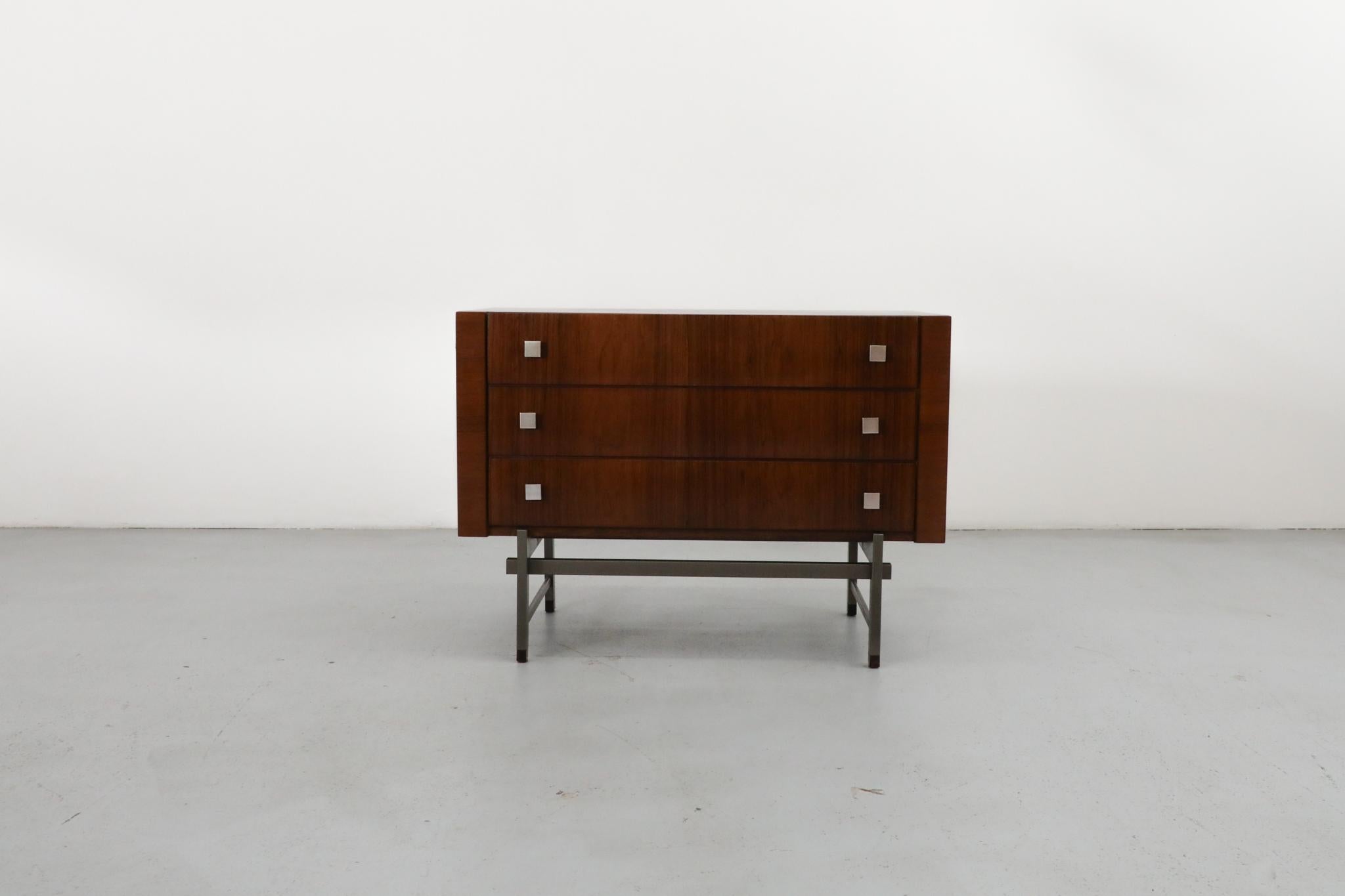 Mid-Century moderno Comò olandese di metà secolo WéBé 