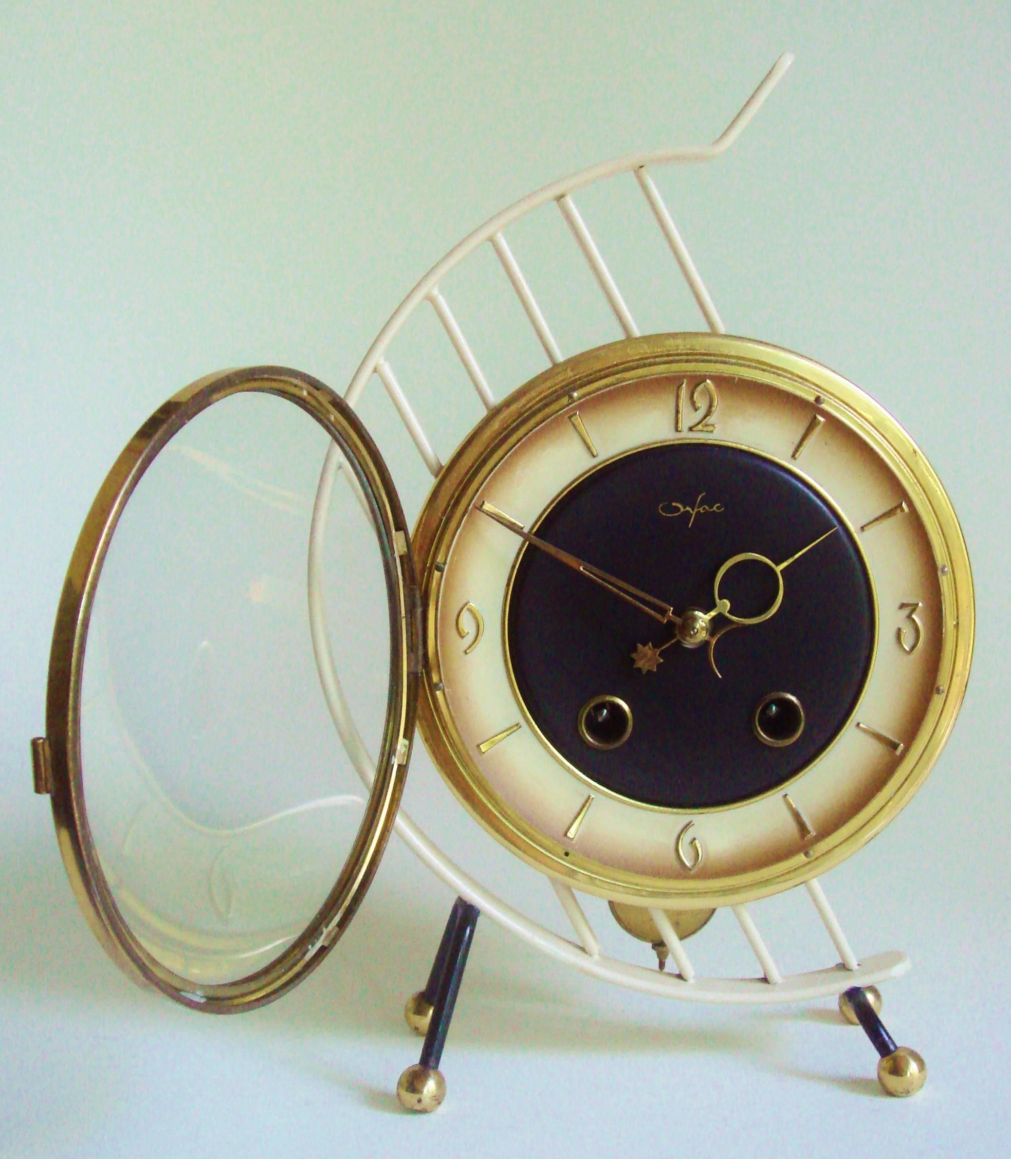 mantel clock with pendulum