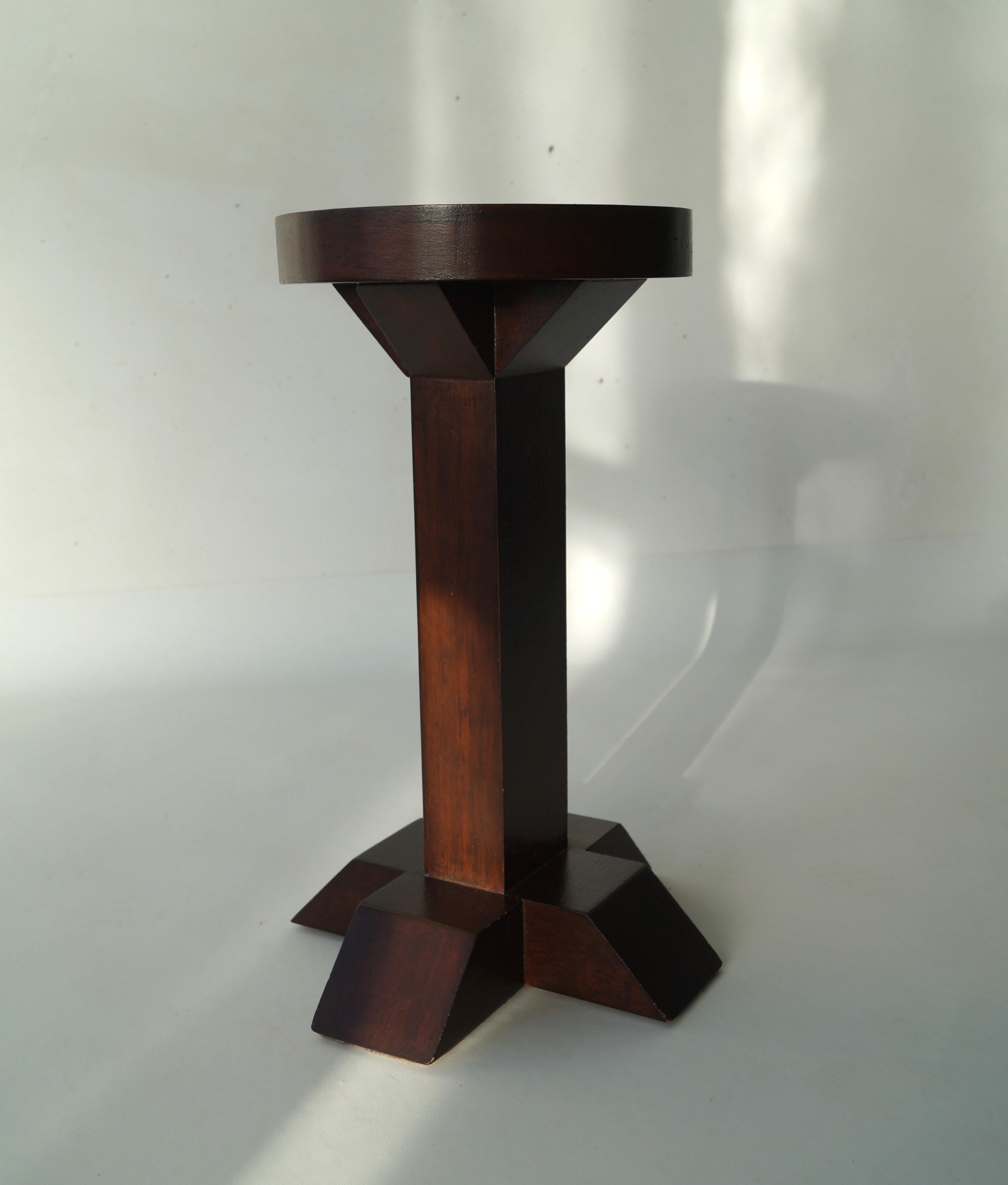 A rare Dutch brutalist 1960s-70s plinth or pedestal with a bold, modernist design. We are currently investigating its designer. The design is reminiscent of the Bossche School (famous architects a.o. Dom Hans van der Laan & Jan de Jong)

It is quite