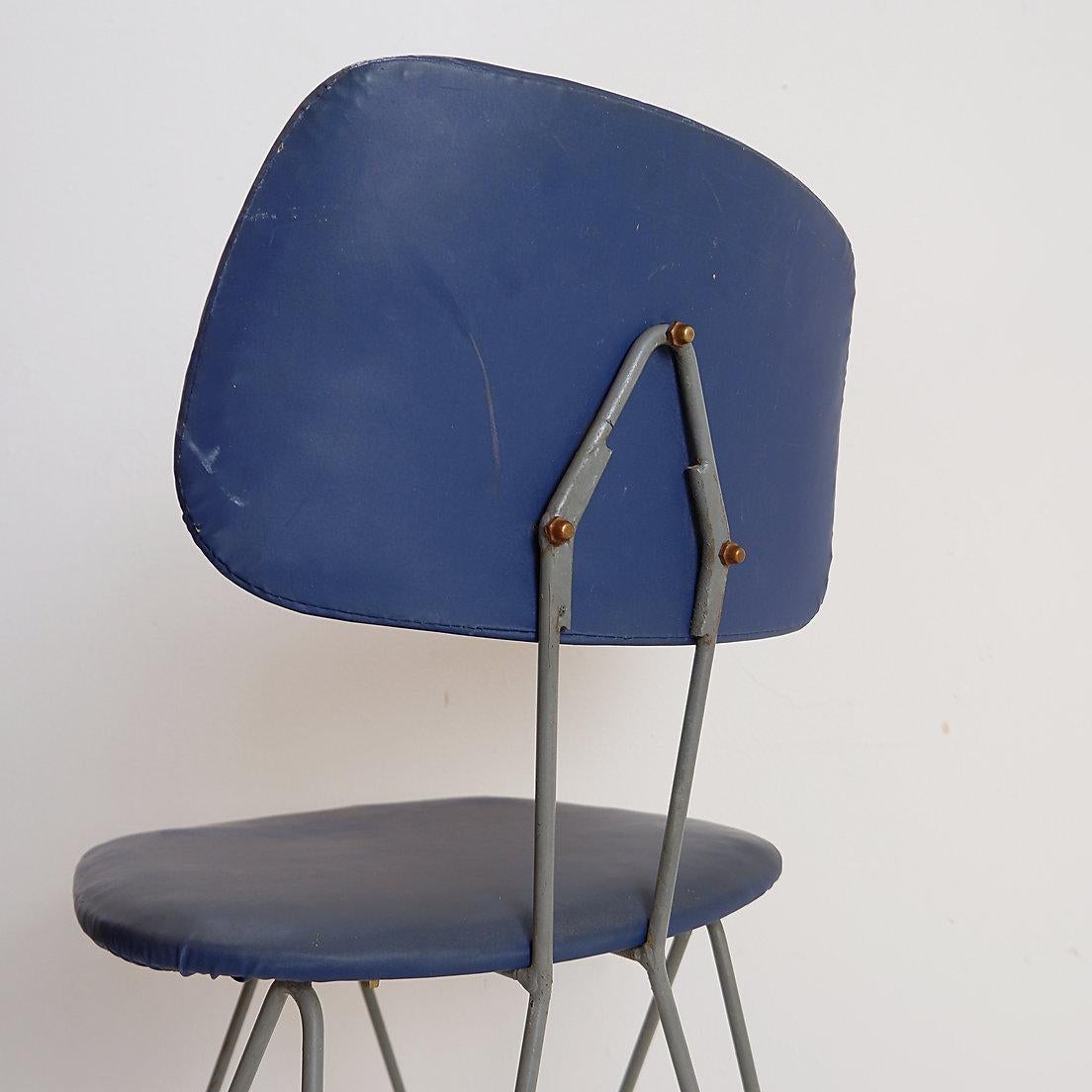 Dutch Minimalist Pastoe SM01 Chair by Cees Braakman, 1954
Industrial - Minimalist - 1950s
Measures : 41x41cm H:80cm SH:47cm 
Materials : Faux Leather - Metal
This minimalist Dutch design chair was designed by Cees Braakman in the 1950s and is model