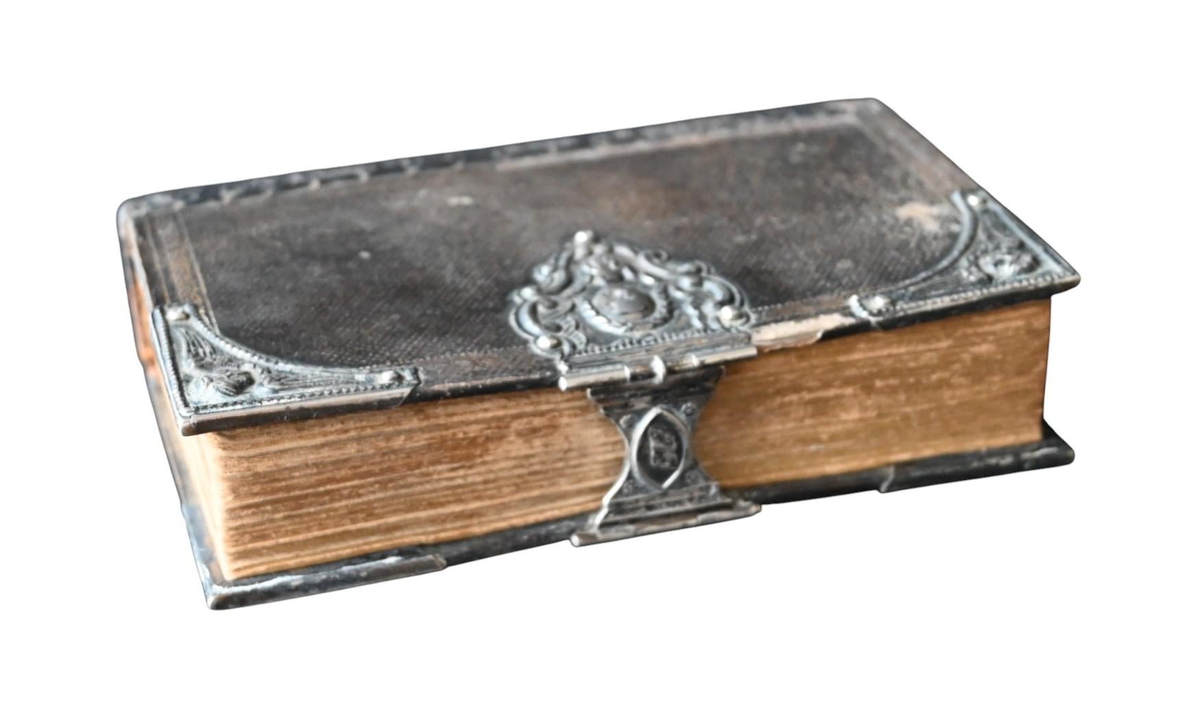 Dutch Missal With Silver Mount, 1843 (Niederländisch) im Angebot