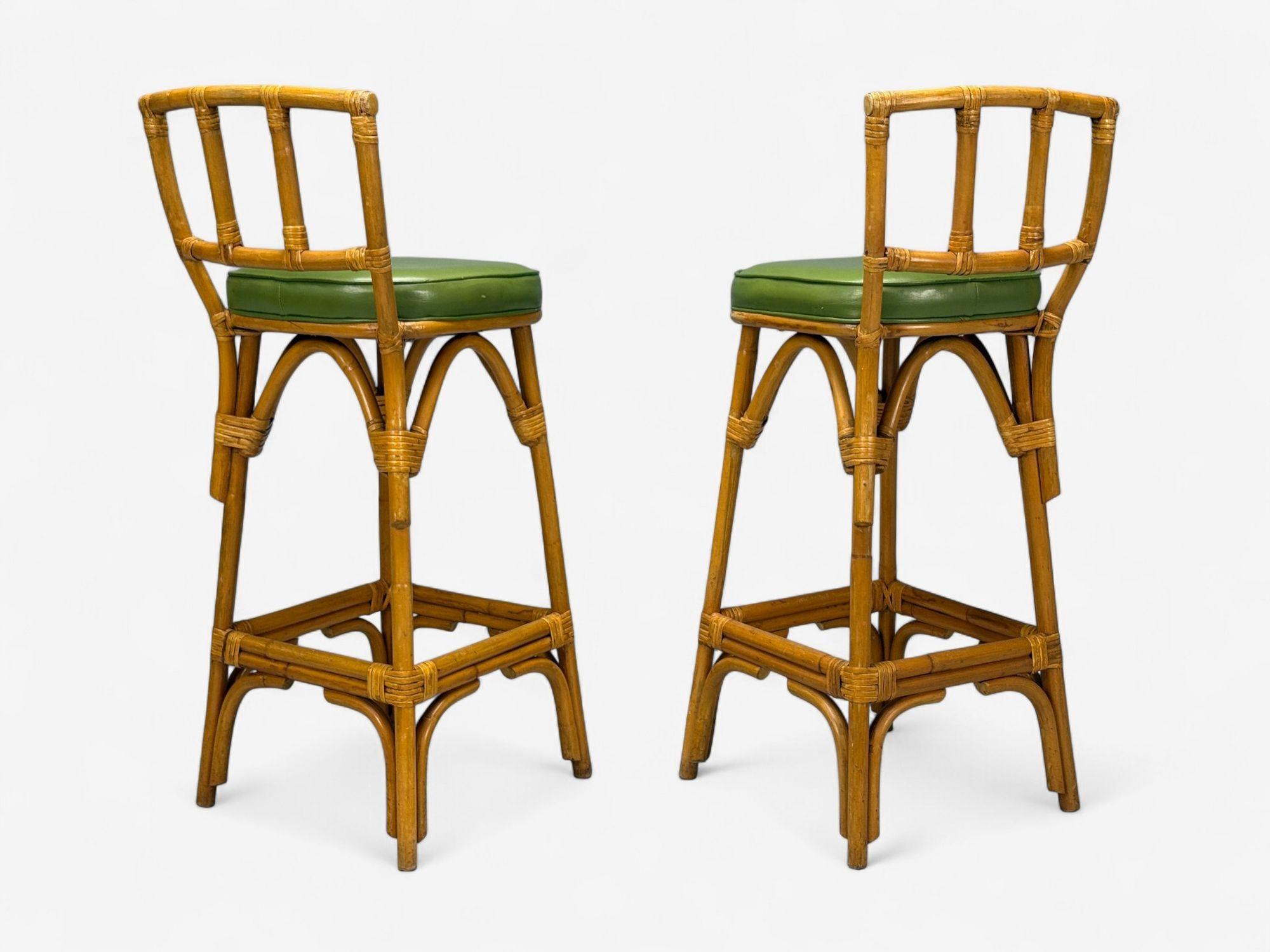 Moderne hollandais, bambou, cuir vert, cinq tabourets de bar, Pays-Bas, années 1970 en vente 5