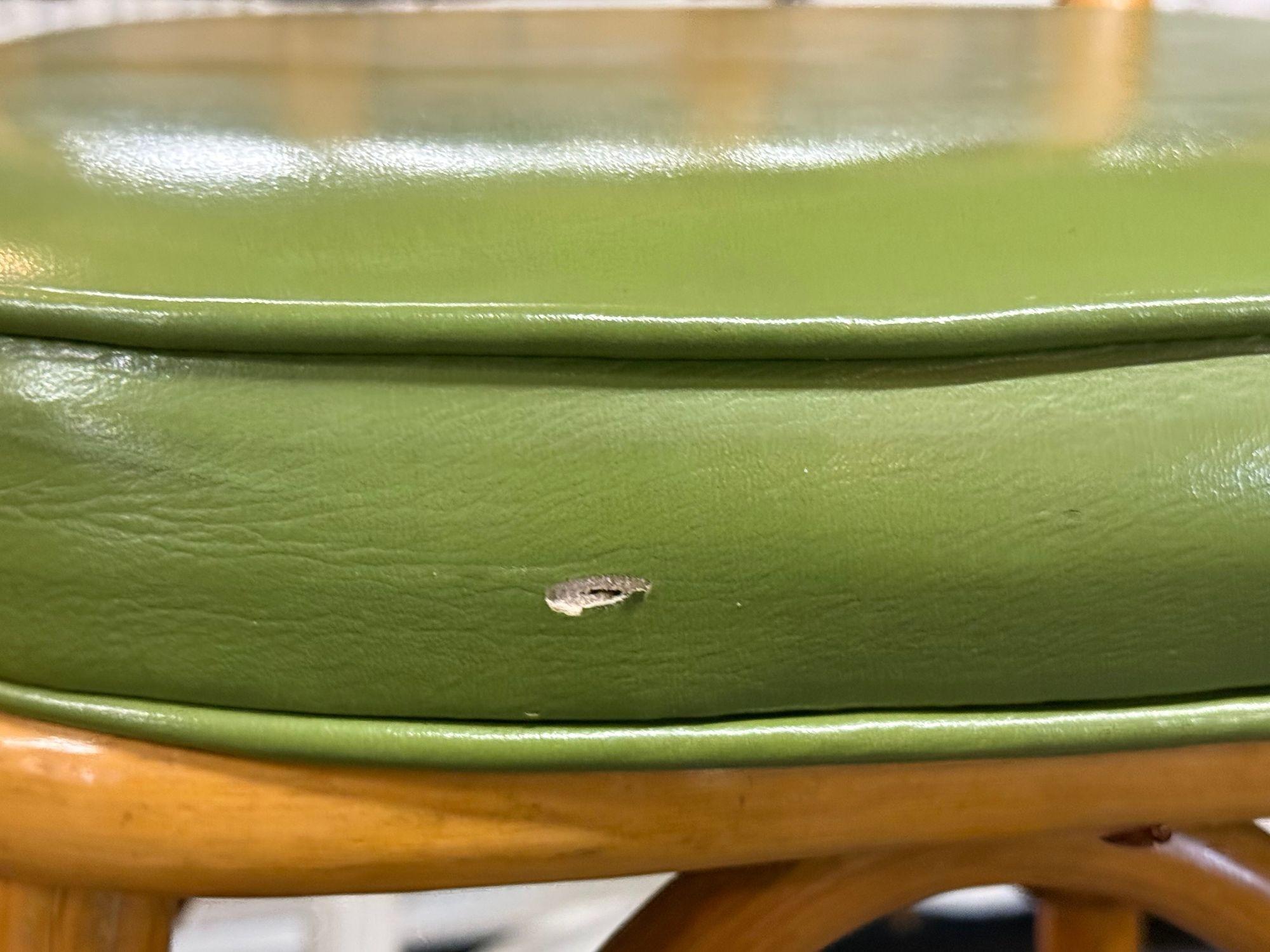 Moderne hollandais, bambou, cuir vert, cinq tabourets de bar, Pays-Bas, années 1970 en vente 9