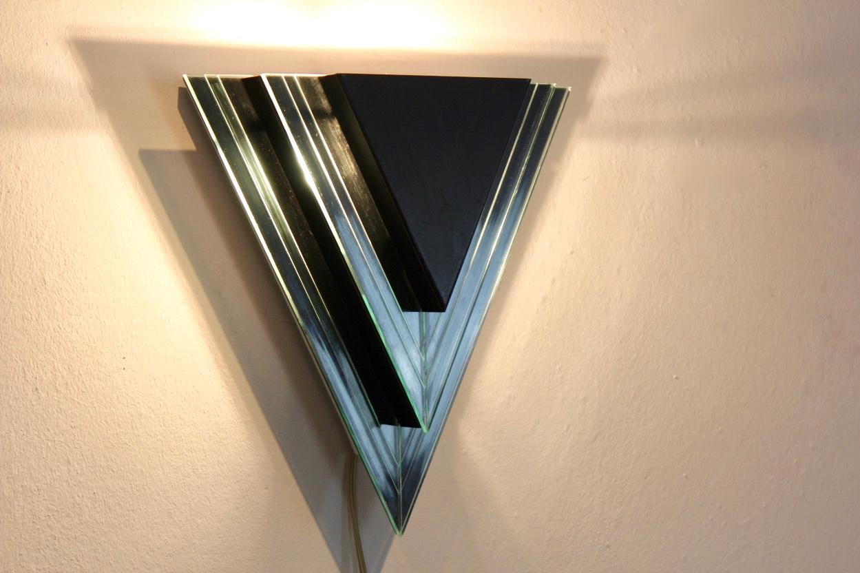 20ième siècle Appliques murales triangulaires modernes néerlandaises en verre et acier en vente