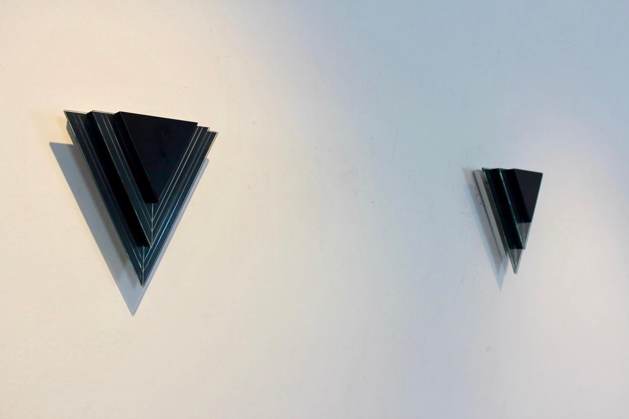 Dreieckige Wandleuchter aus holländischem Glas und Stahl der Moderne im Angebot 2