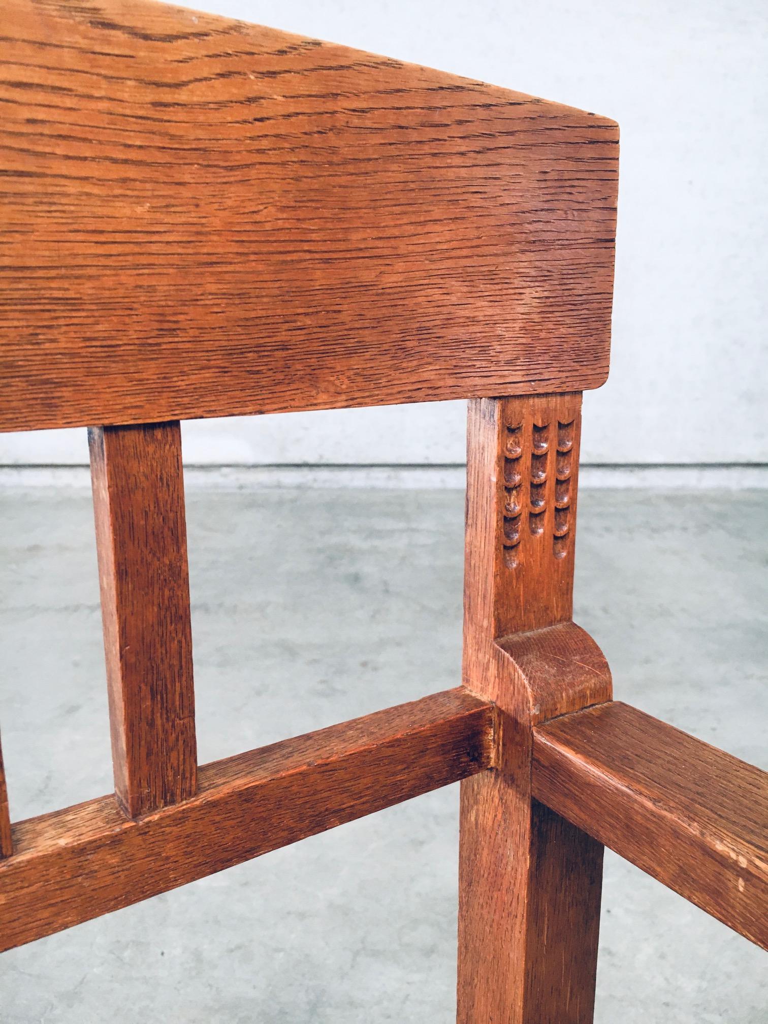 Sedia a braccio in quercia intagliata di design del Modernismo olandese, Paesi Bassi, anni '20 in vendita 4
