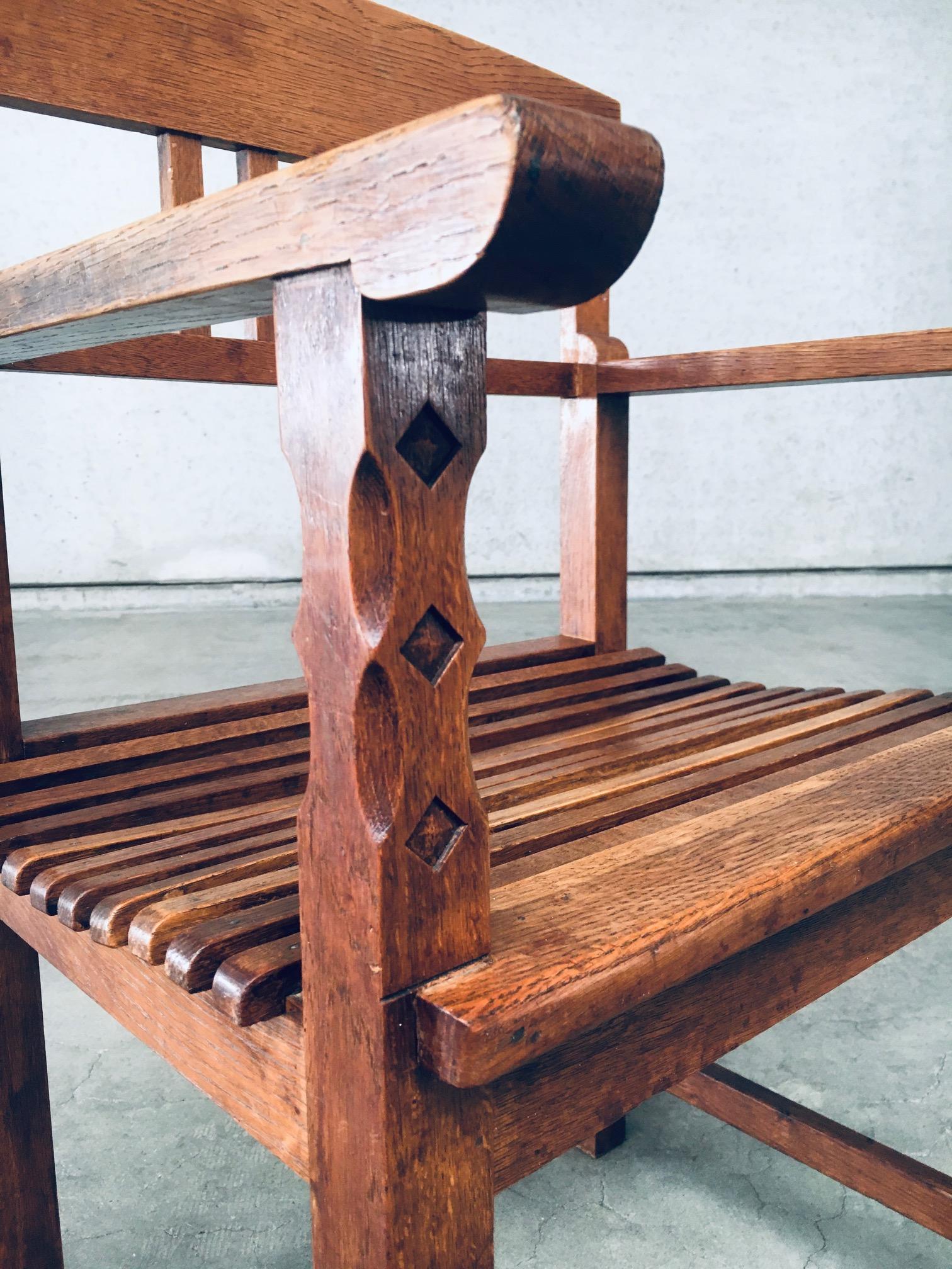 Sedia a braccio in quercia intagliata di design del Modernismo olandese, Paesi Bassi, anni '20 in vendita 7