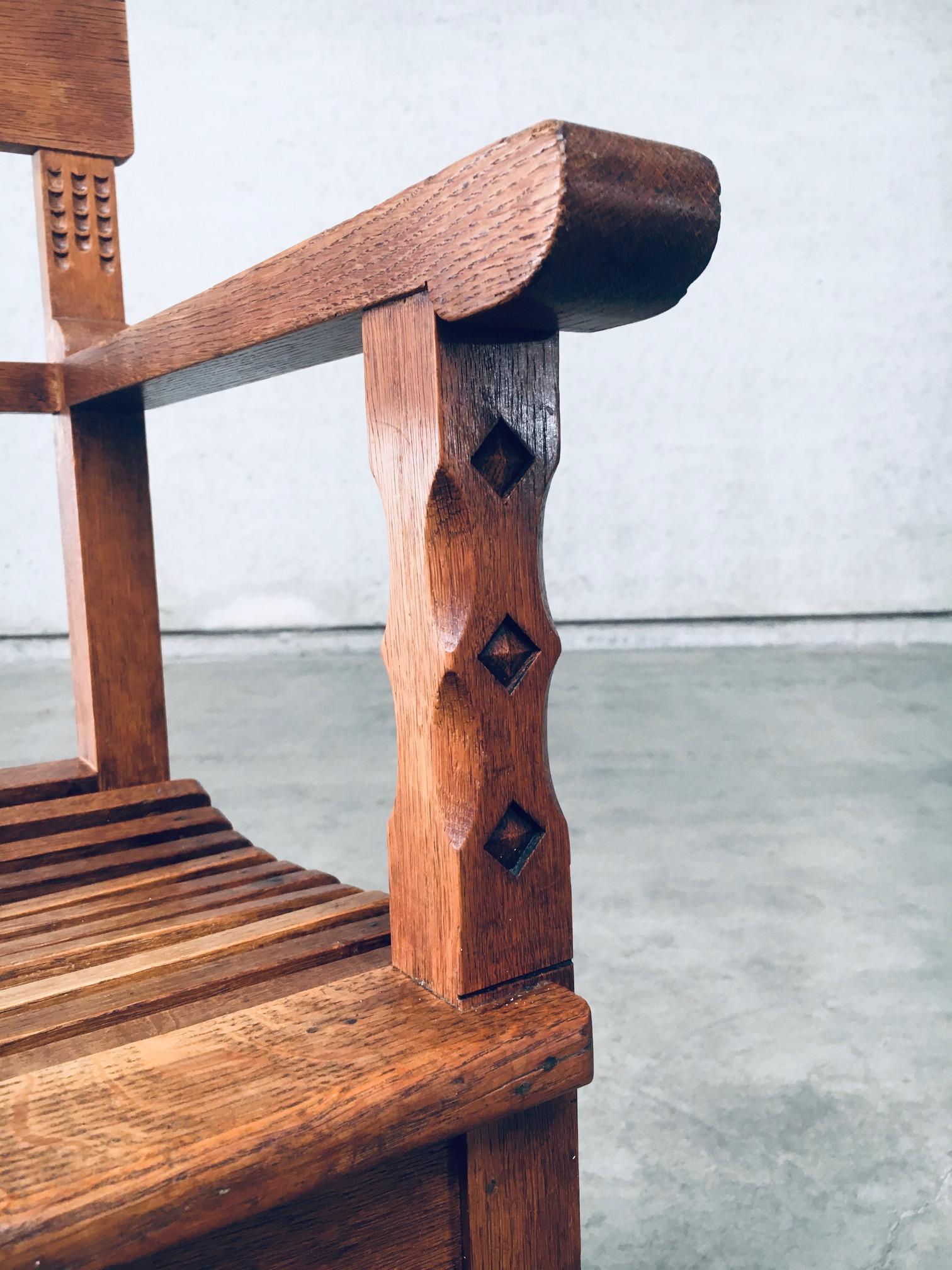 Sedia a braccio in quercia intagliata di design del Modernismo olandese, Paesi Bassi, anni '20 in vendita 8