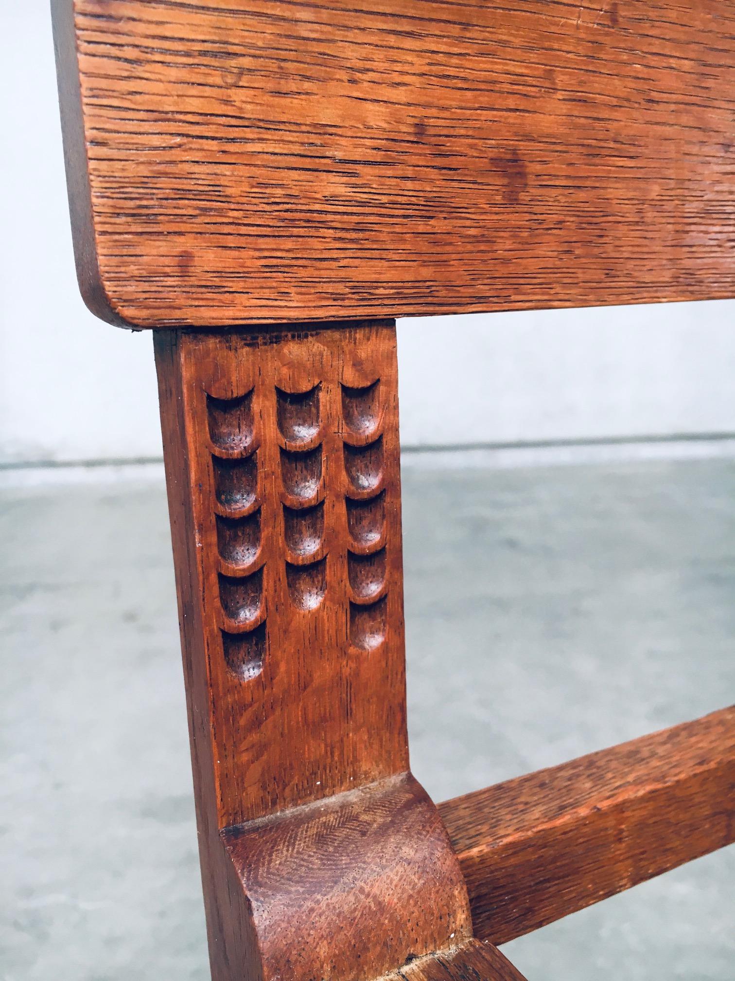 Sedia a braccio in quercia intagliata di design del Modernismo olandese, Paesi Bassi, anni '20 in vendita 11