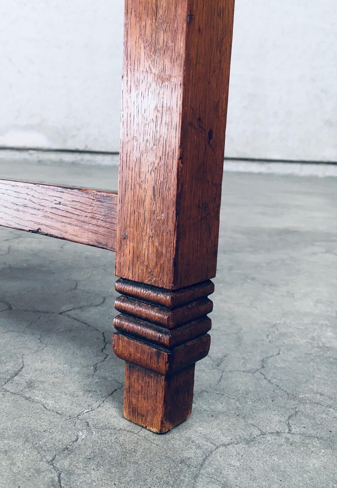 Sedia a braccio in quercia intagliata di design del Modernismo olandese, Paesi Bassi, anni '20 in vendita 13