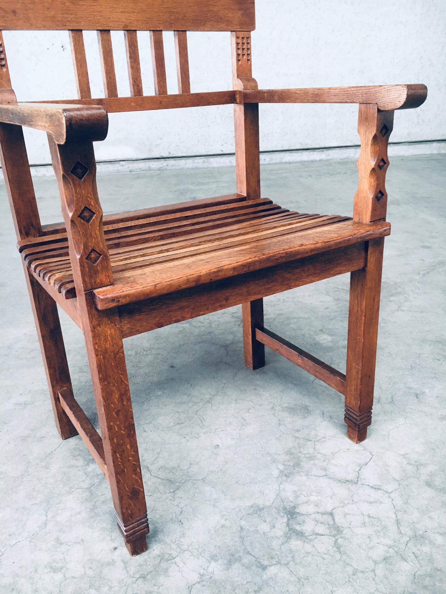 Sedia a braccio in quercia intagliata di design del Modernismo olandese, Paesi Bassi, anni '20 in vendita 2