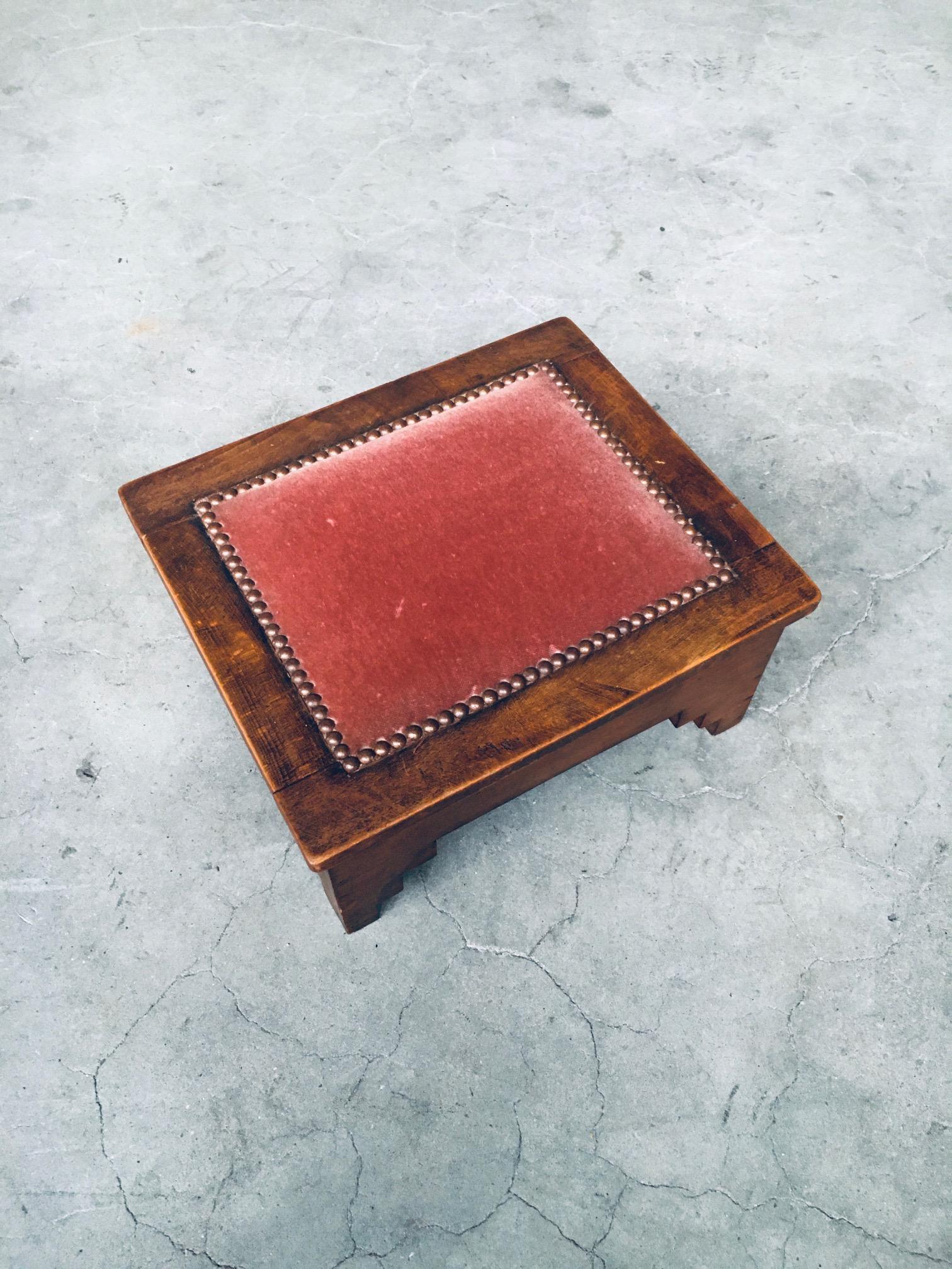 Dutch Modernism Design Foot Stool Box, Netherlands, 1920s In Good Condition For Sale In Oud-Turnhout, VAN