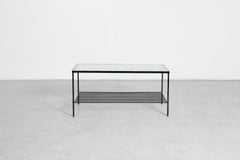Mesa modernista holandesa de metal esmaltado en negro y cristal, estilo Janni Van Pelt