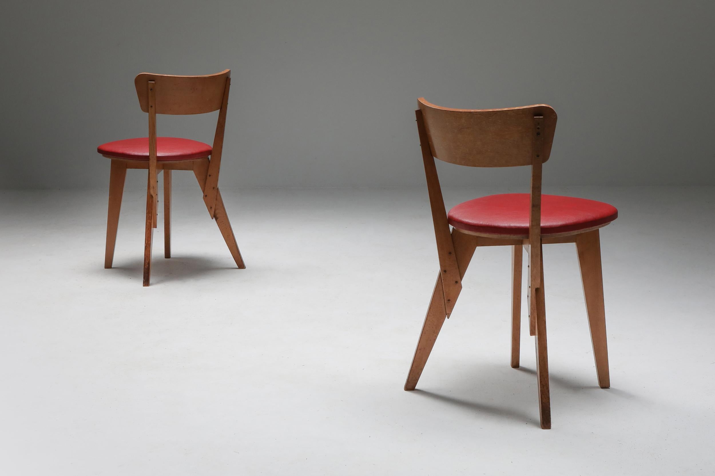 Der Prototyp des Stuhls von Wim Den Boon für 'Goed Wonen' 1947. 
Bedeutendes und historisches Möbelstück der niederländischen Moderne
Wim Den Boon gründete die 'Groep &' kurz nach der Befreiung der Niederlande im Jahr 1945 zusammen mit Hein Stolle