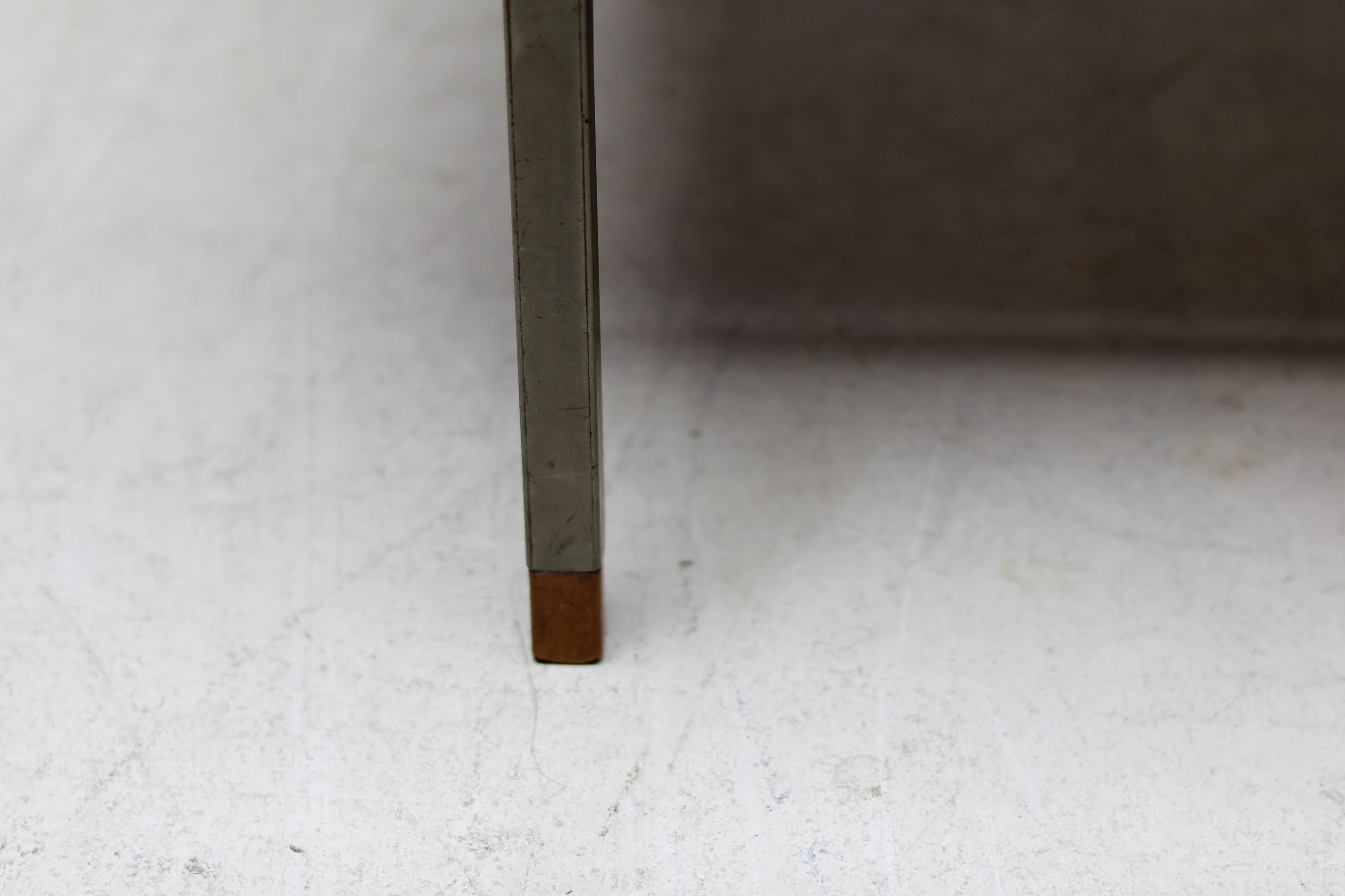 Dutch Modernist Coffee Table with Square Rod Base and Teak Top, 1950s Moderno de mediados de siglo en venta