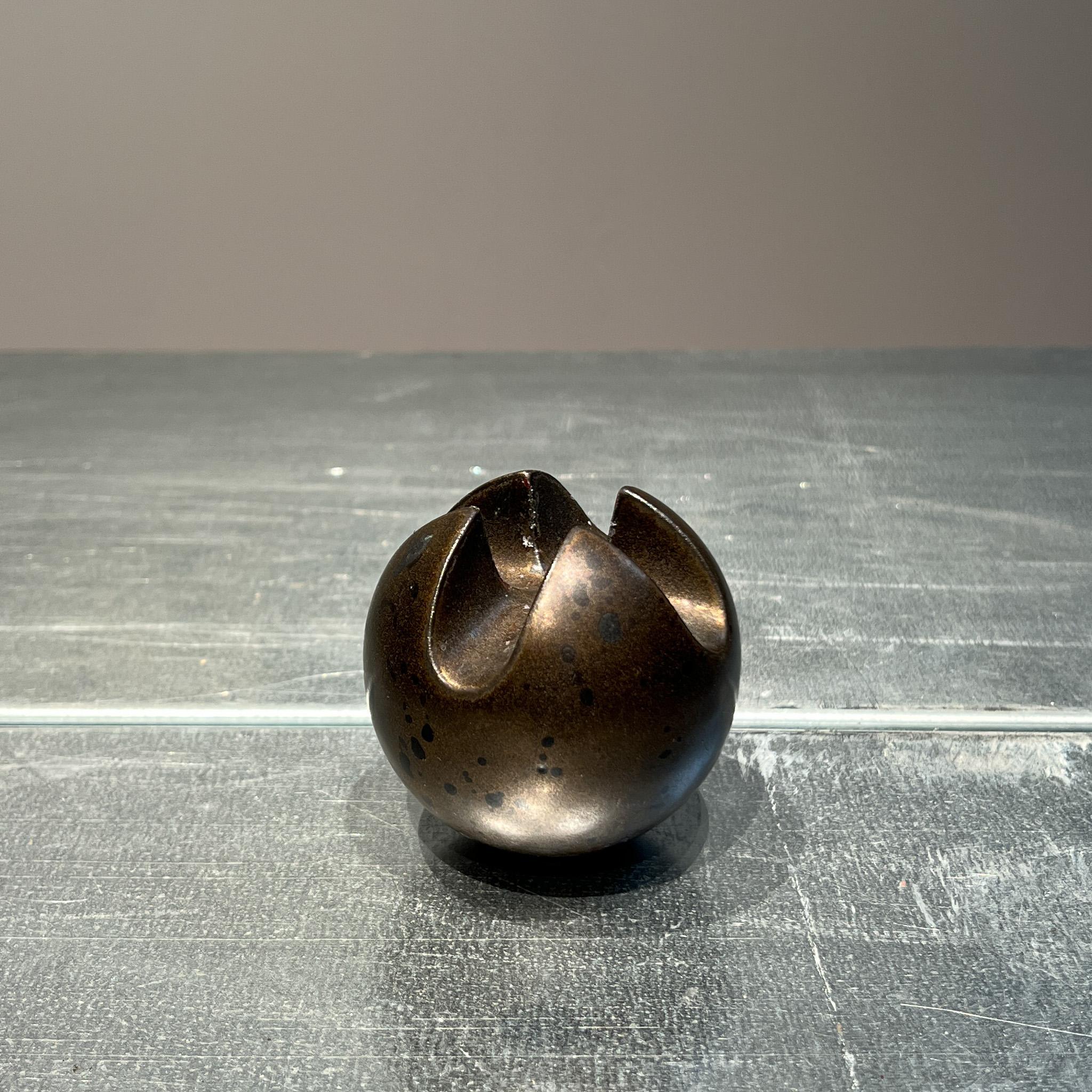 Stunning small candle holder vase by Jan van der Vaart (1931-2000)
Jan van der Vaart is one of the most influential Dutch ceramists of the 20th century, known as founder of the abstract-geometric ceramics in the Netherlands. This candleholder is
