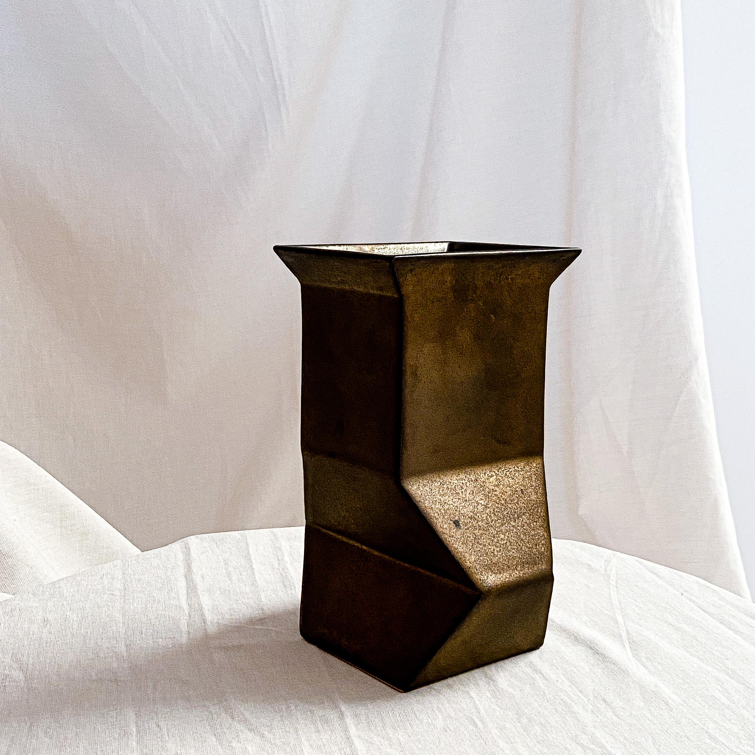 Dutch modernist constructivist vase by Jan van der Vaart In Excellent Condition For Sale In AMSTERDAM, NL
