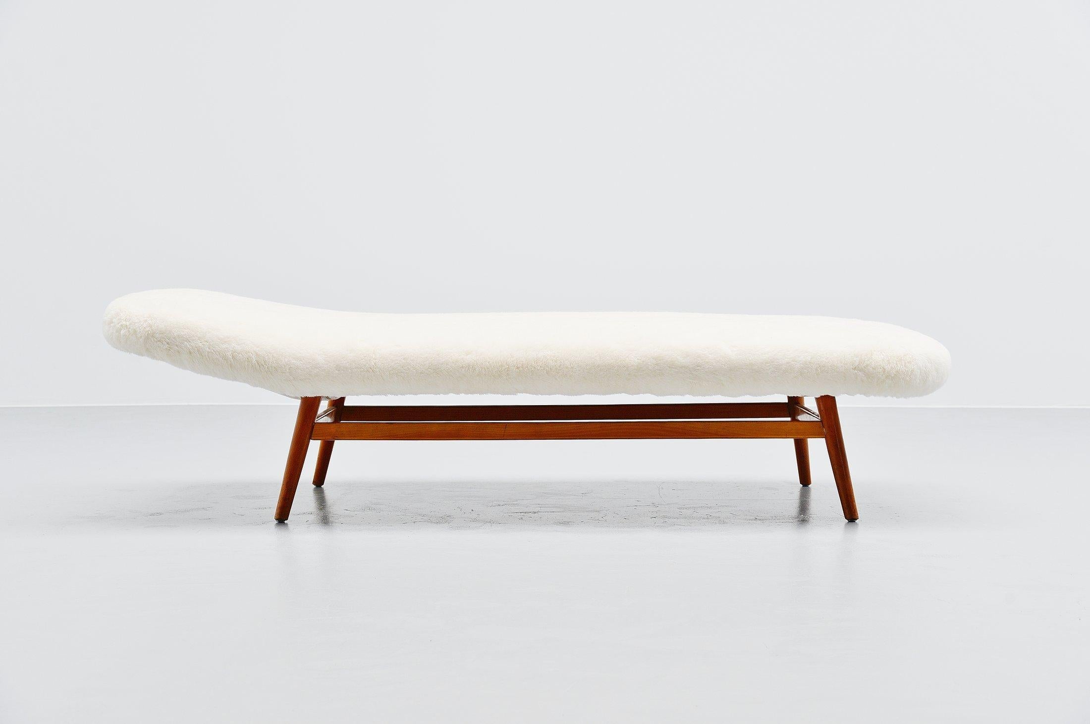 Fantastic modern daybed by unknown designer or manufacturer, Holland, 1950. The daybed has a birch wooden frame and is newly upholstered with teddy fabric made from alpaca wool. This is very soft and cozy fabric and of course looks amazing on this