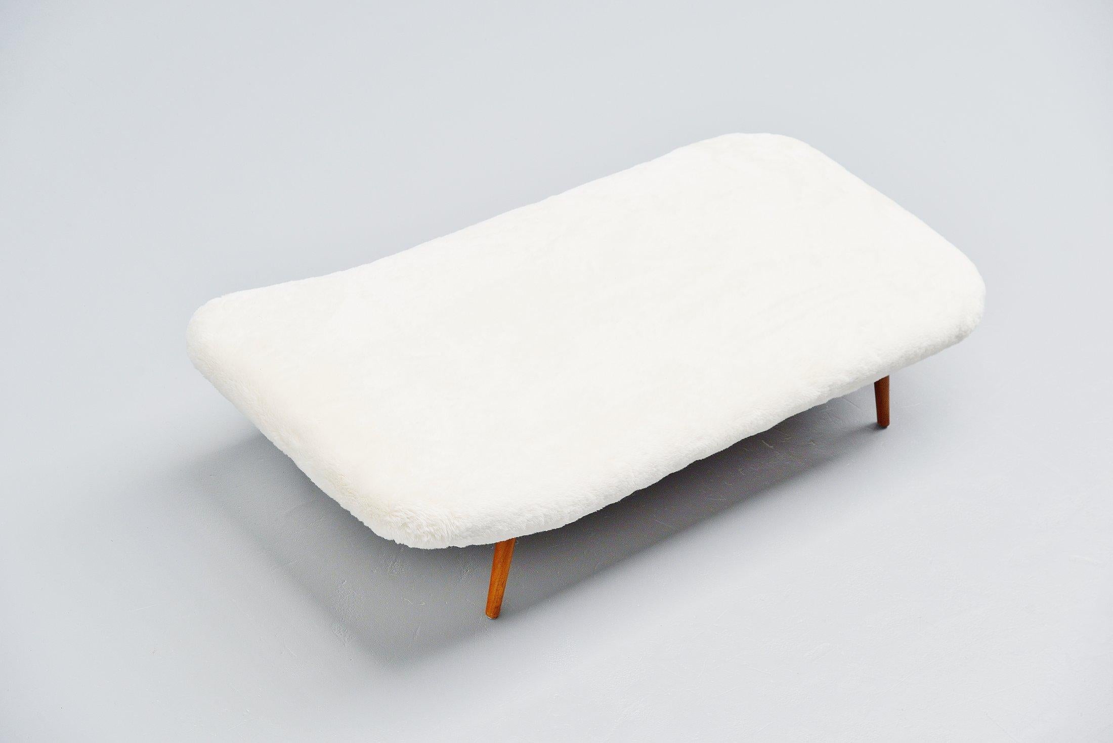 Dutch Modernist Daybed with Teddy Fabric, Holland, 1950 2
