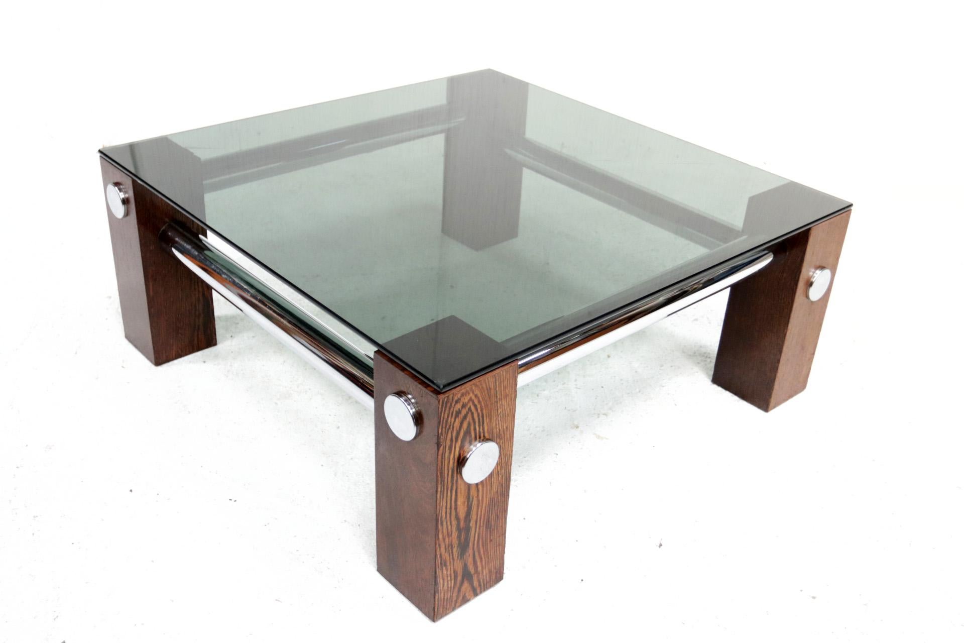 Beautiful Cubist coffee table with chrome tubes, wenge legs and smokeglass sheet.
Designed by Martin Visser for t'Sectrum in the 70ties.
All original.