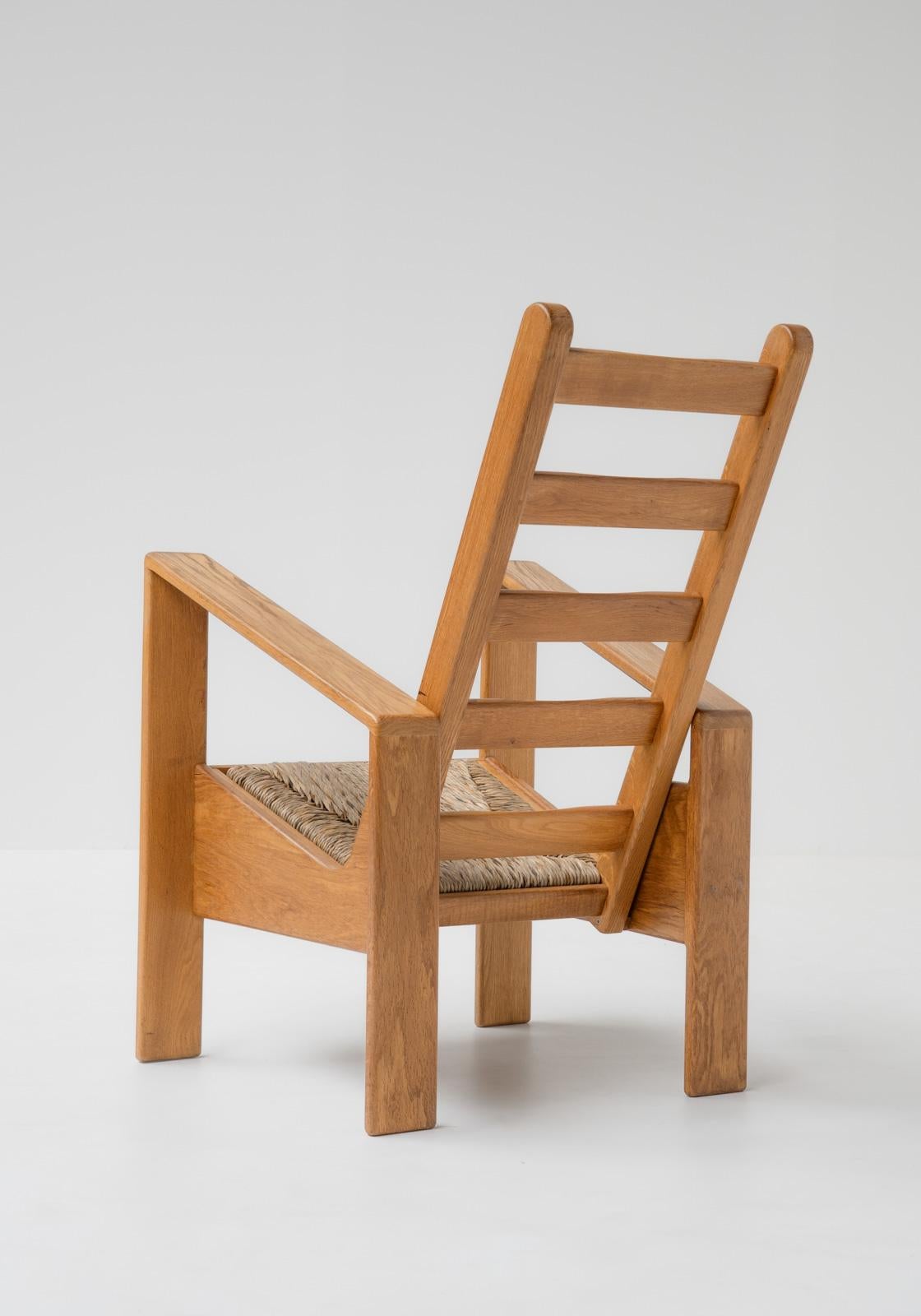 Modernist, minimalist, unique, rustic, wabi-sabi, dutch lounge chair

This chair immediately captures attention with its unconventional and striking shape, making it a unique and intriguing addition to any room. Its design adds a distinctive and