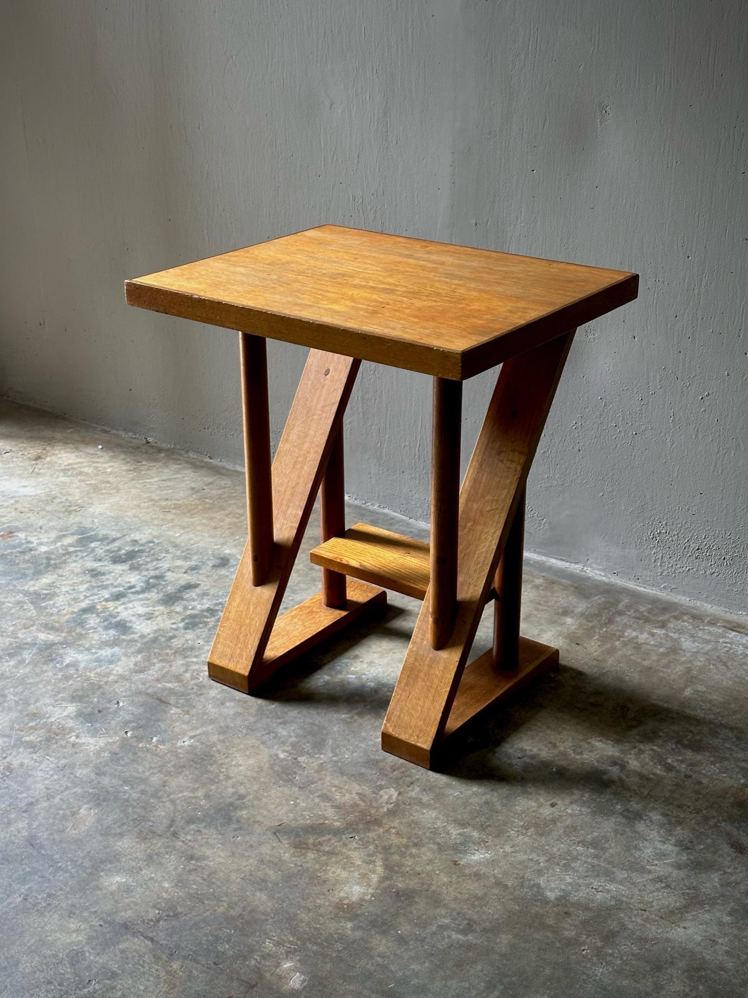 1920s Dutch modernist wood side table or writing desk with architectural zig-zag base. Minimal yet complex, with a warm, inviting patina. 

Netherlands, circa 1920

Dimensions: 24.5W x 20D x 28H