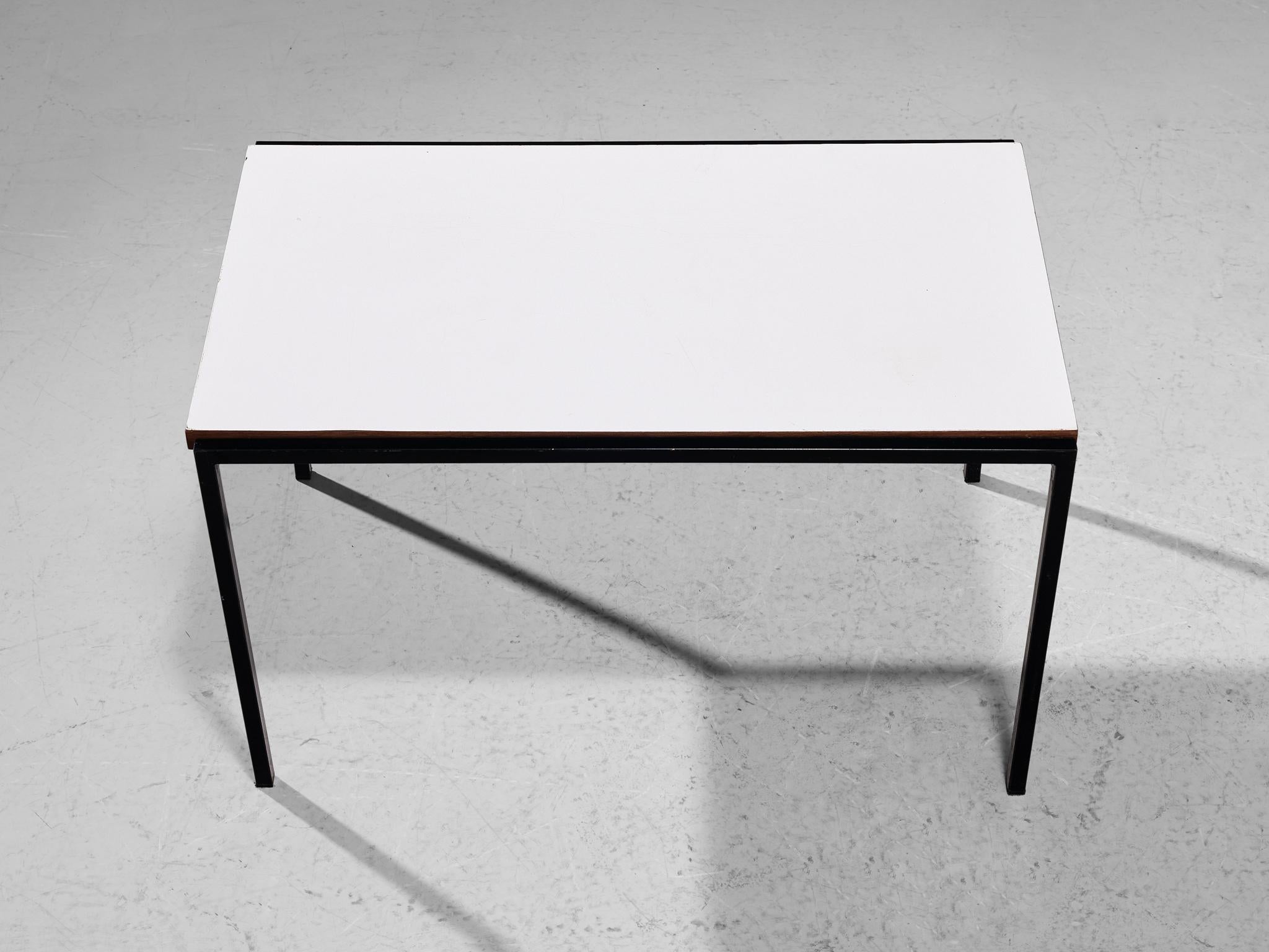 Bois Table d'appoint moderniste néerlandaise en fer avec plateau blanc en vente