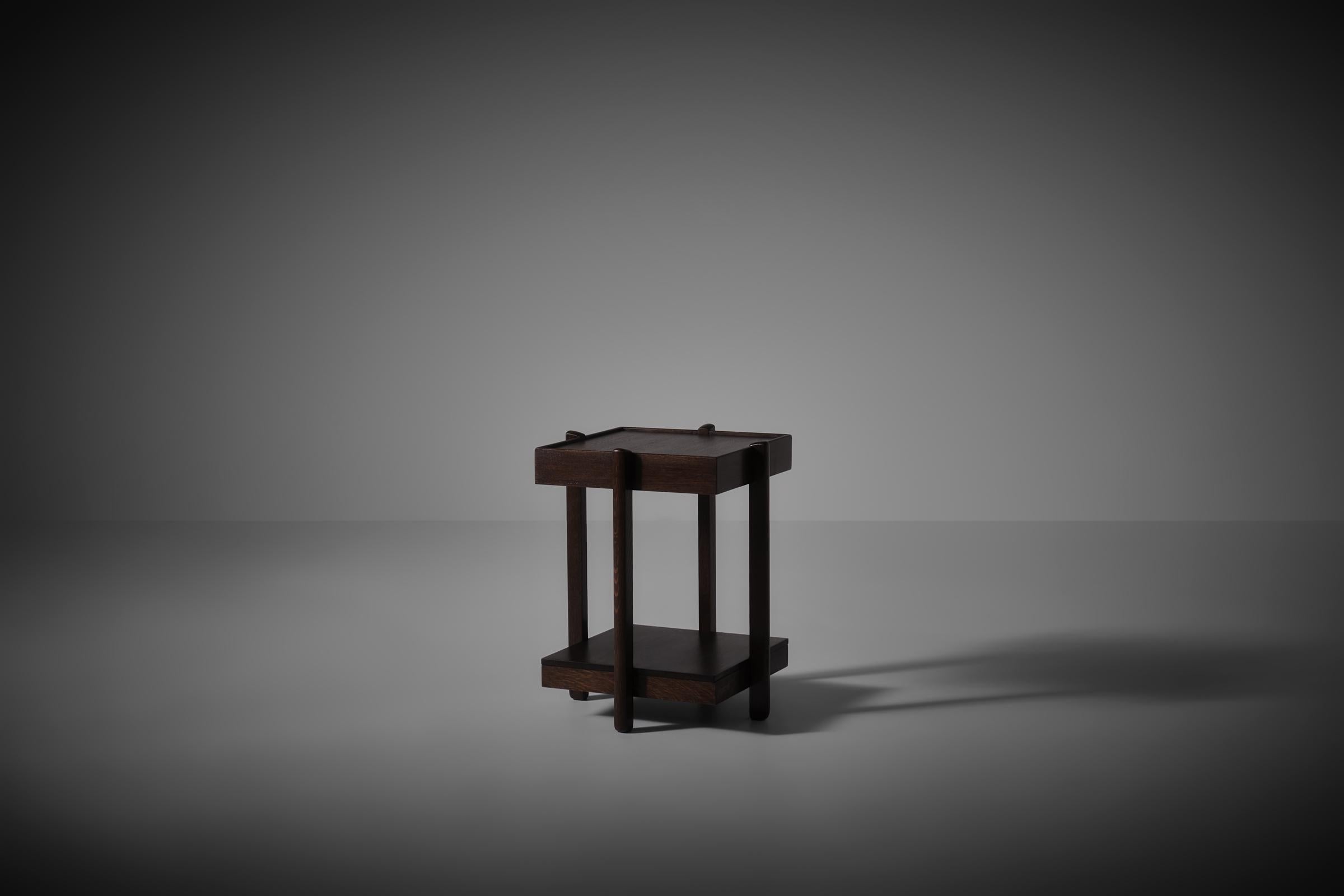 Early 20th Century Dutch Modernist side table in solid Oak by Hendrik Wouda for Pander, 1920s For Sale