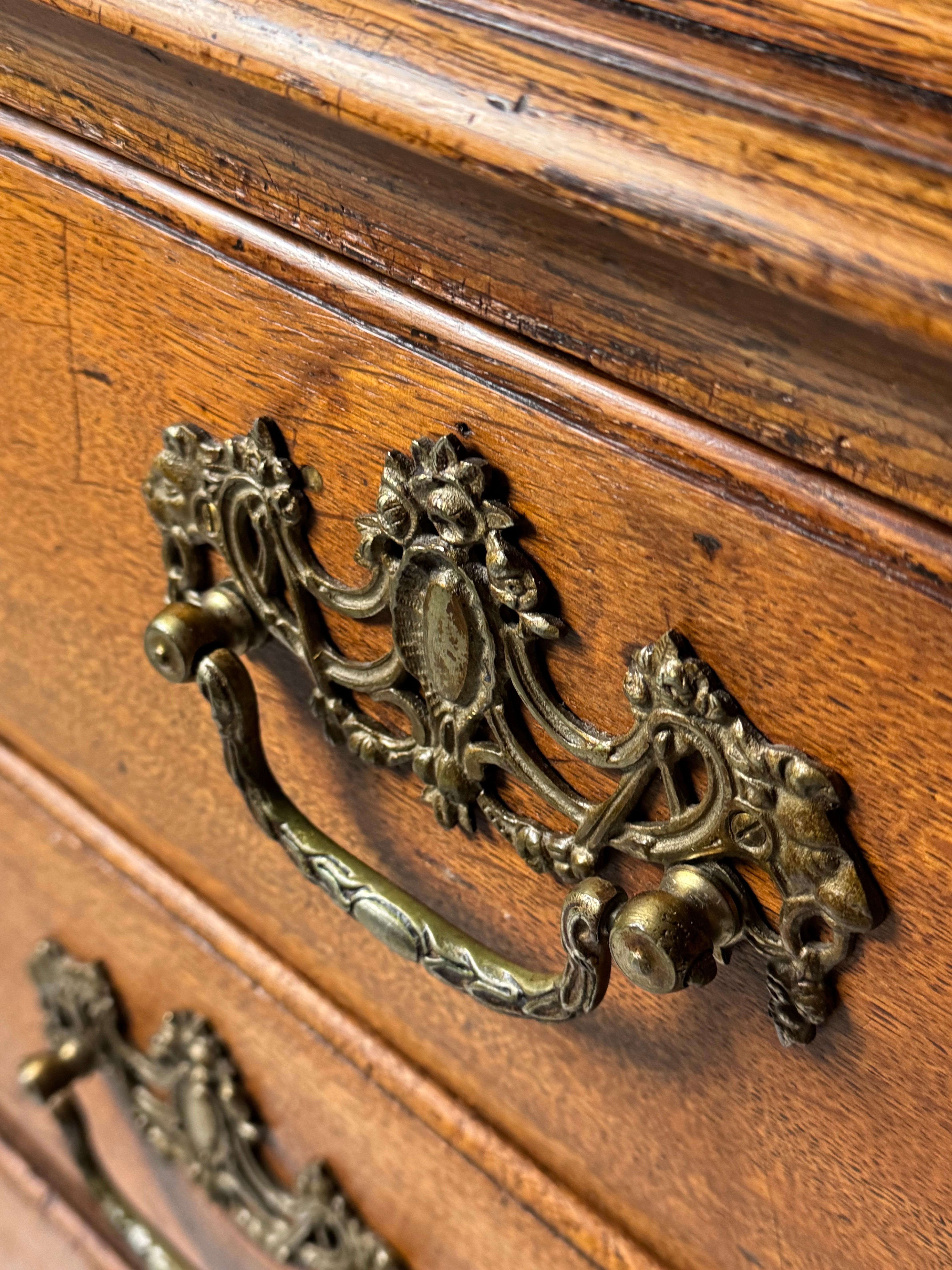 Dutch Oak 18th Century Louis Quinze Cabinet In Good Condition For Sale In MILL, NL