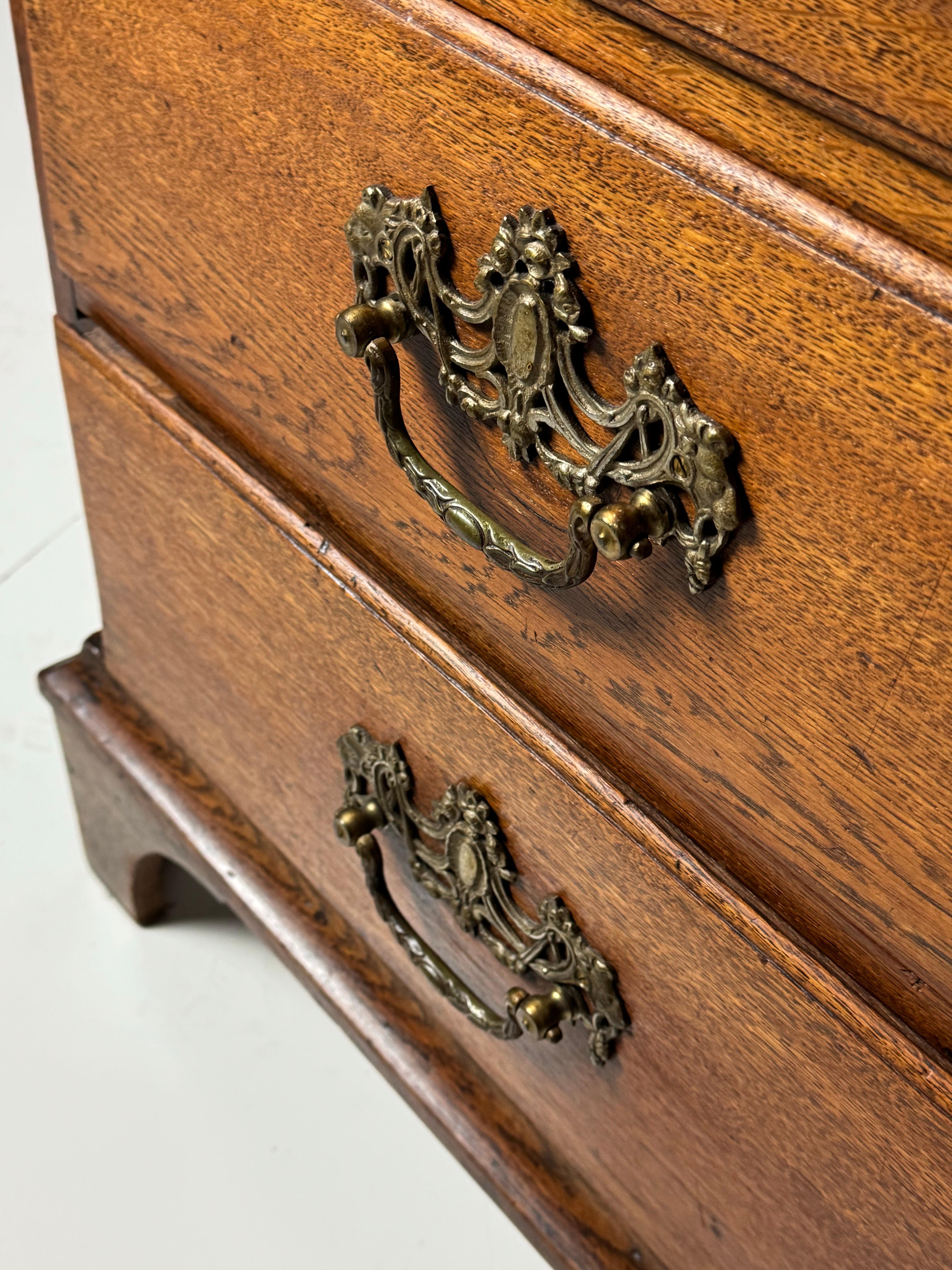 Dutch Oak 18th Century Louis Quinze Cabinet For Sale 2