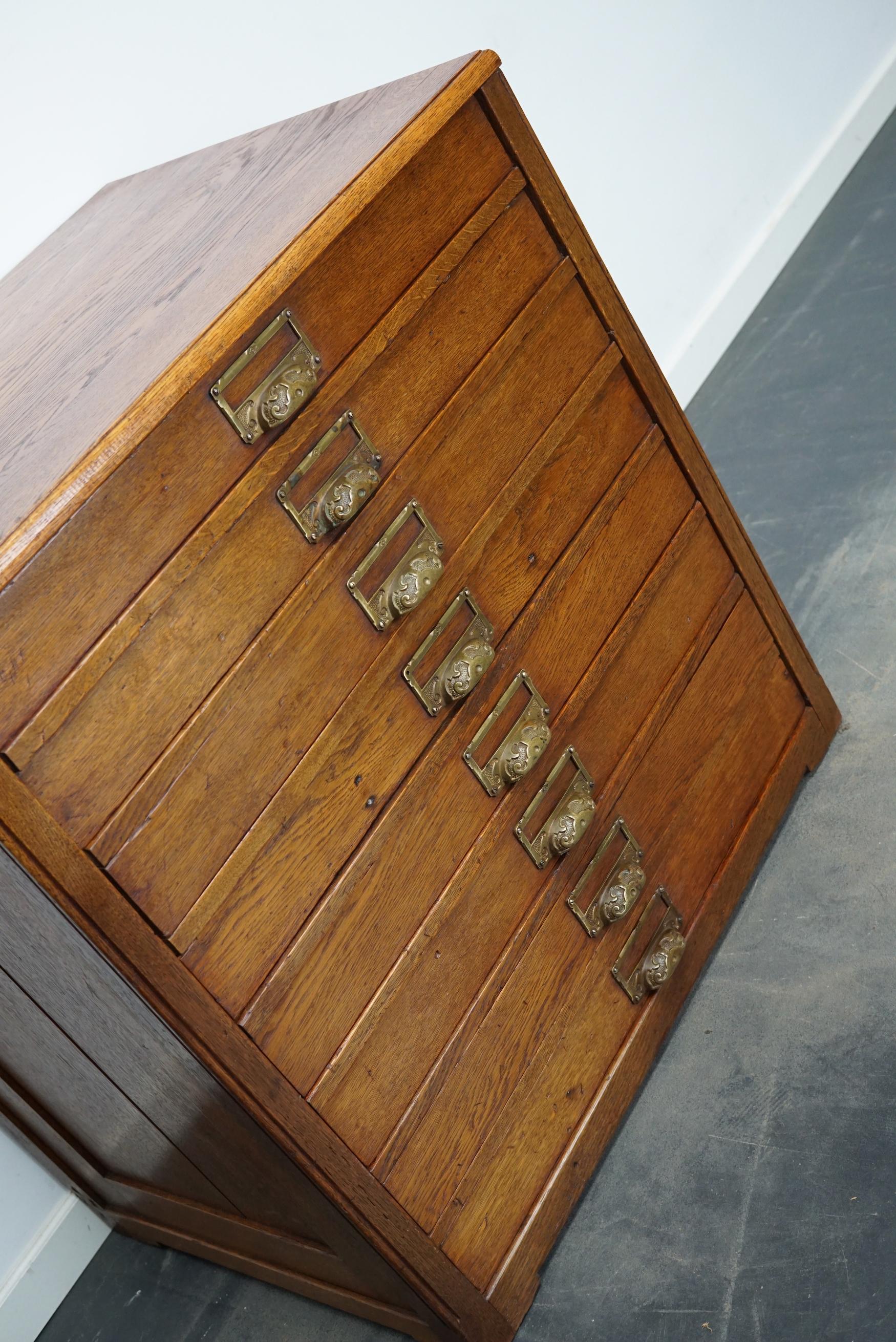 Dutch Oak Apothecary Cabinet / Plan Chest, Early 20th Century In Good Condition In Nijmegen, NL