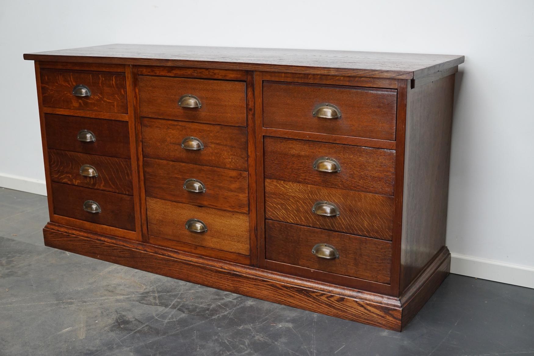 Dutch Oak Apothecary / Filing Cabinet, 1930s In Good Condition For Sale In Nijmegen, NL