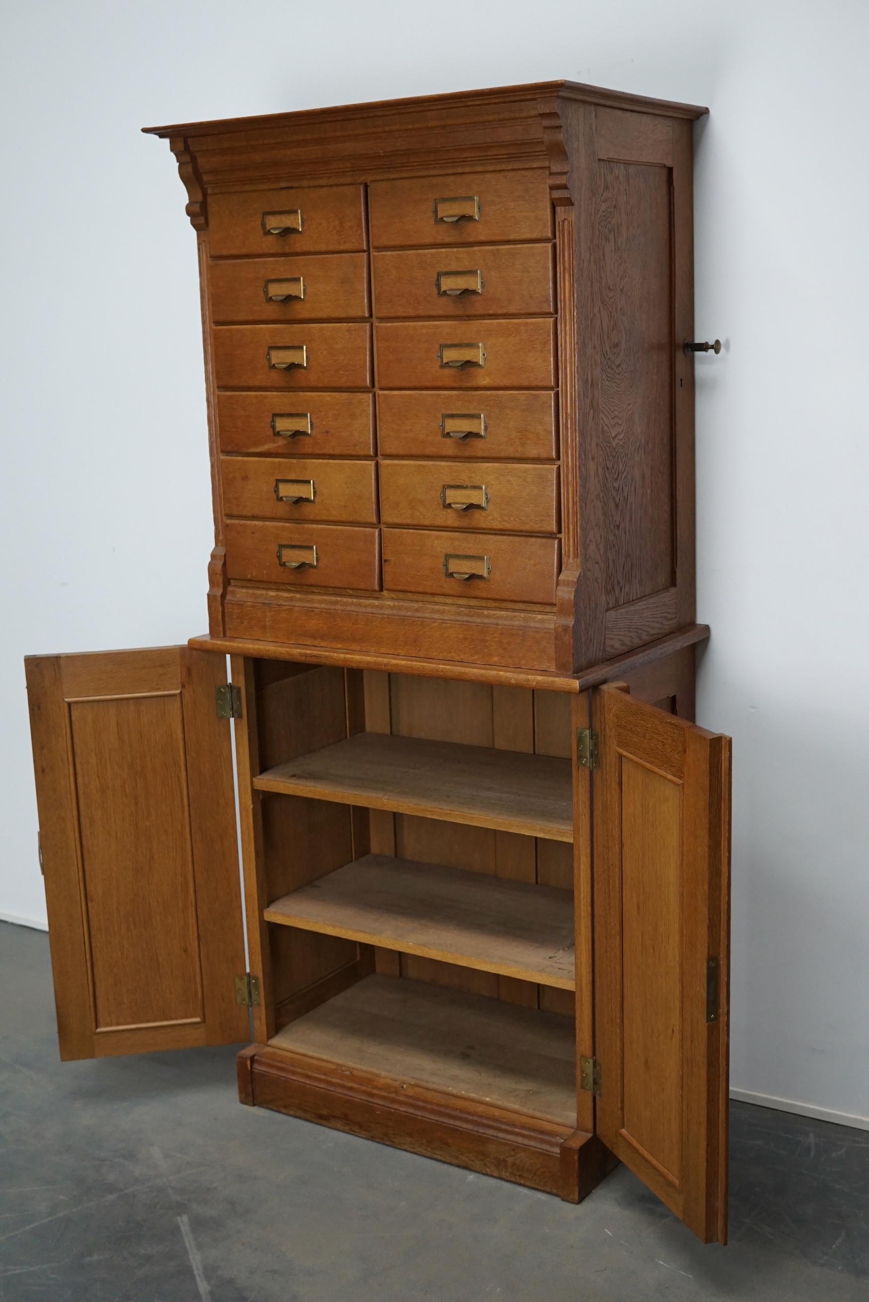 Dutch Oak Apothecary or Filing Cabinet, 1930s In Good Condition For Sale In Nijmegen, NL