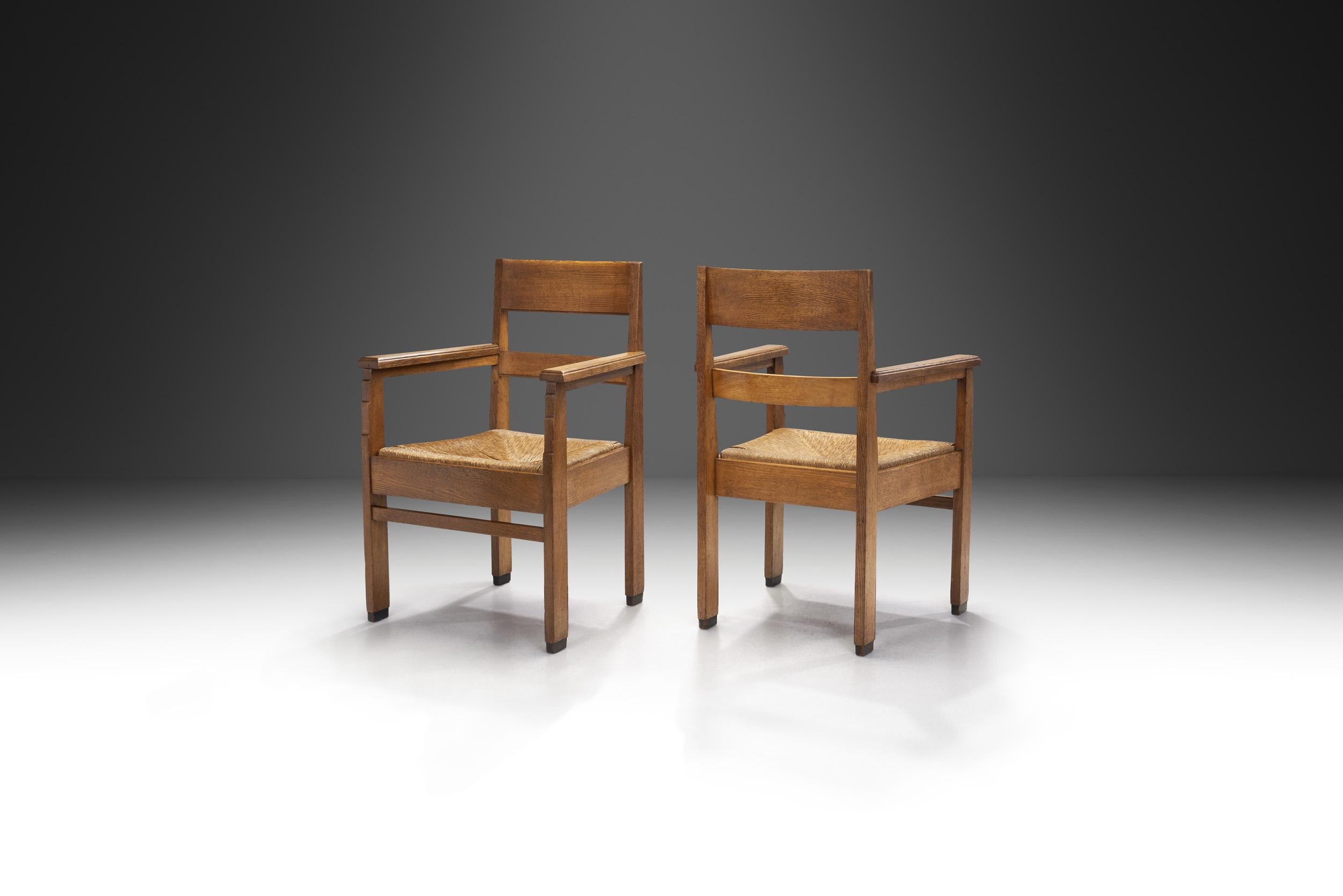 Art-déco-Stühle aus niederländischer Eiche mit Binsensitzen aus Binsen, Niederlande 1920er Jahre (Art déco) im Angebot