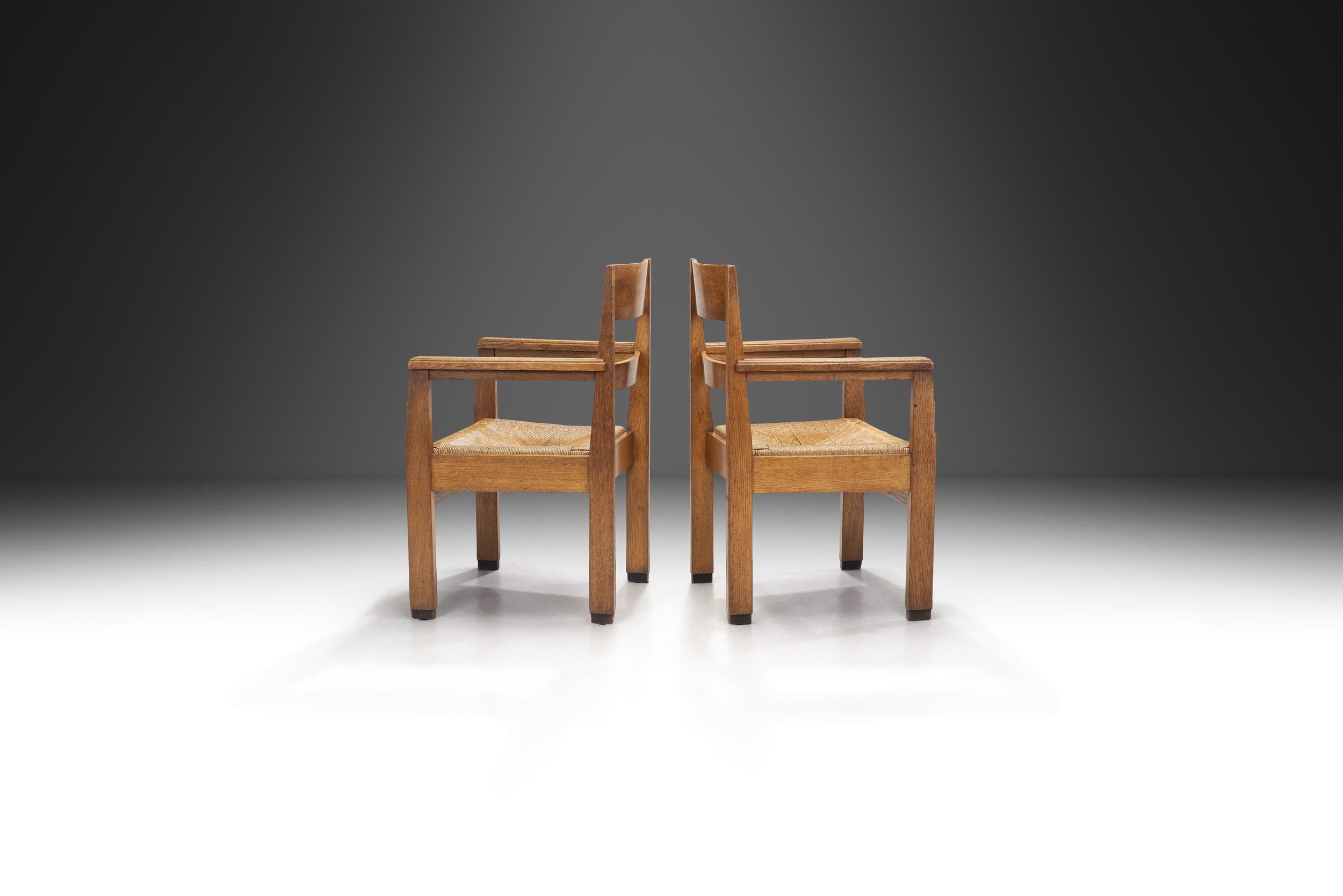Art-déco-Stühle aus niederländischer Eiche mit Binsensitzen aus Binsen, Niederlande 1920er Jahre im Zustand „Gut“ im Angebot in Utrecht, NL