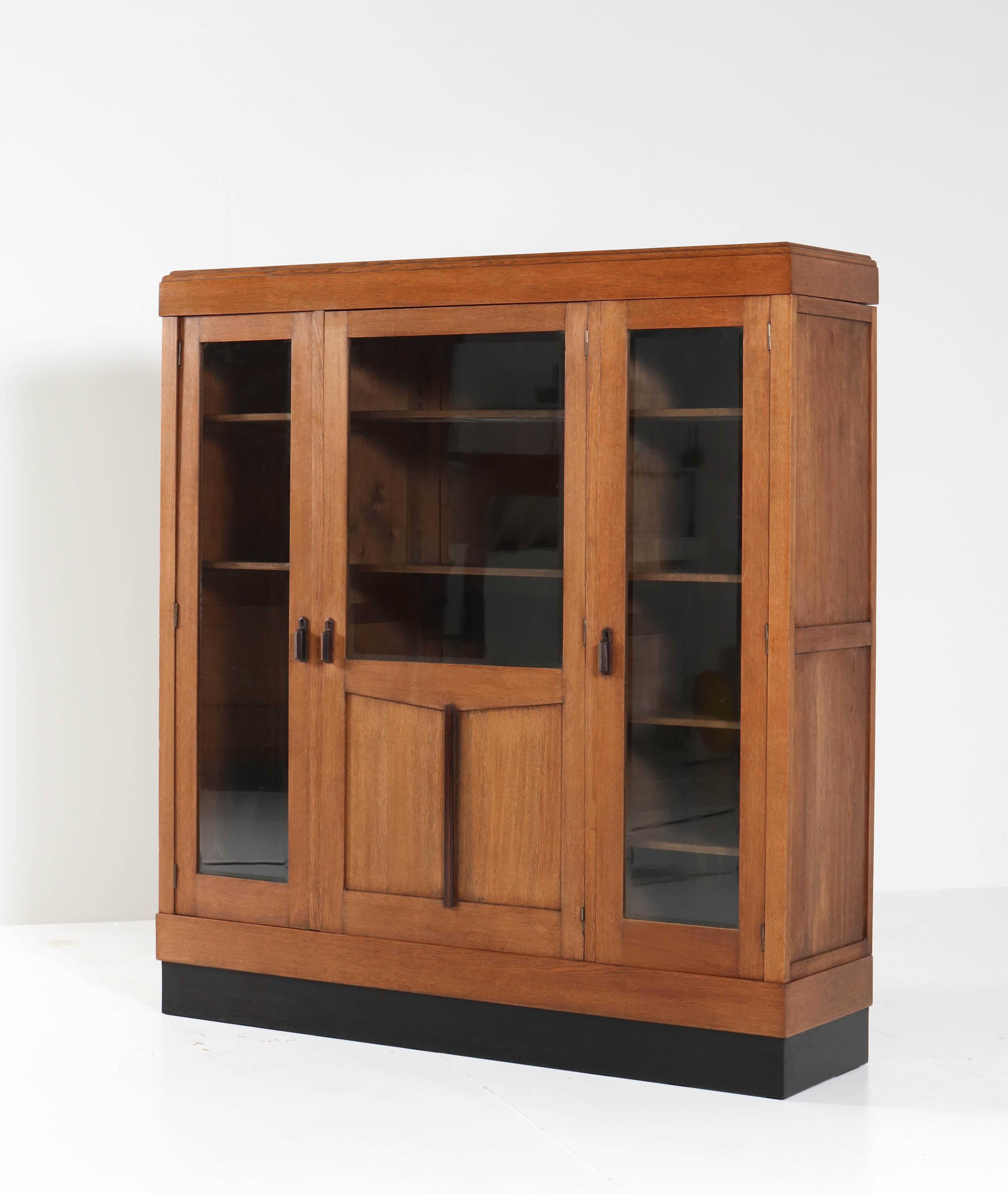 Dutch Oak Art Deco Haagse School Bookcase with Beveled Glass, 1920s In Good Condition In Amsterdam, NL