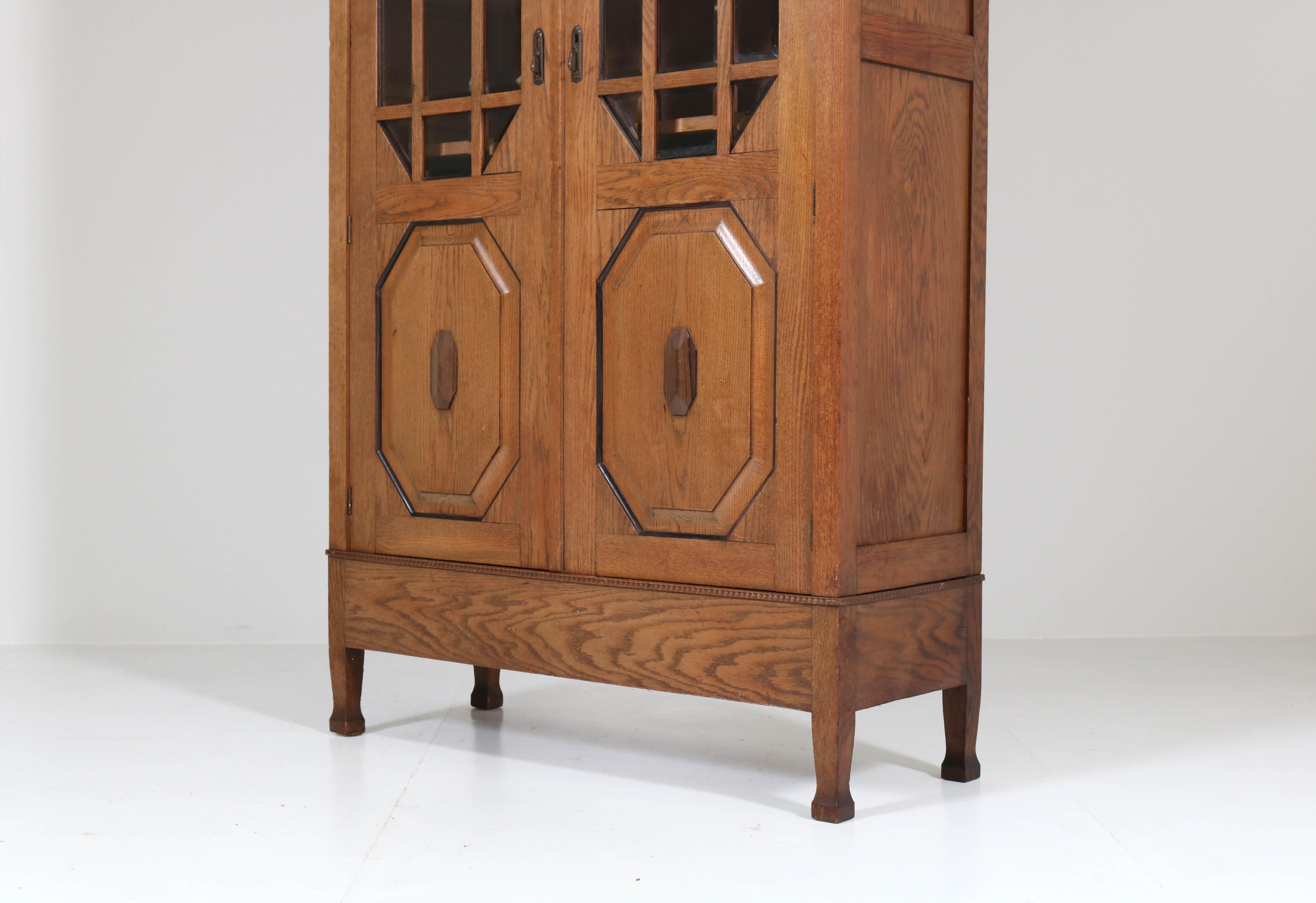 Early 20th Century Dutch Oak Art Nouveau Arts & Crafts Bookcase with Beveled Glass, 1900s