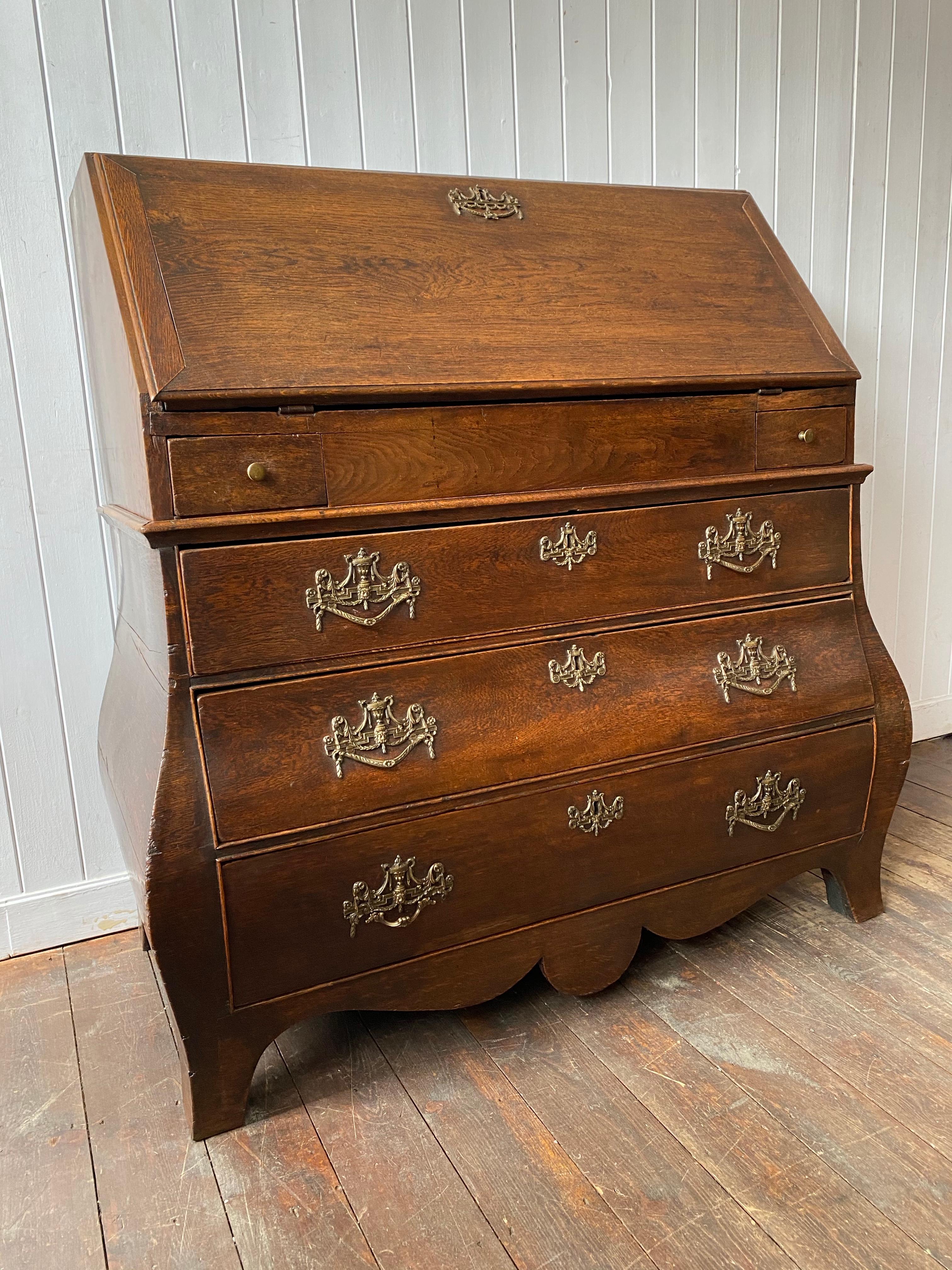 Dutch Oak Bombe Bureau Secretaire, Circa 1800 In Good Condition For Sale In Heathfield, East Sussex