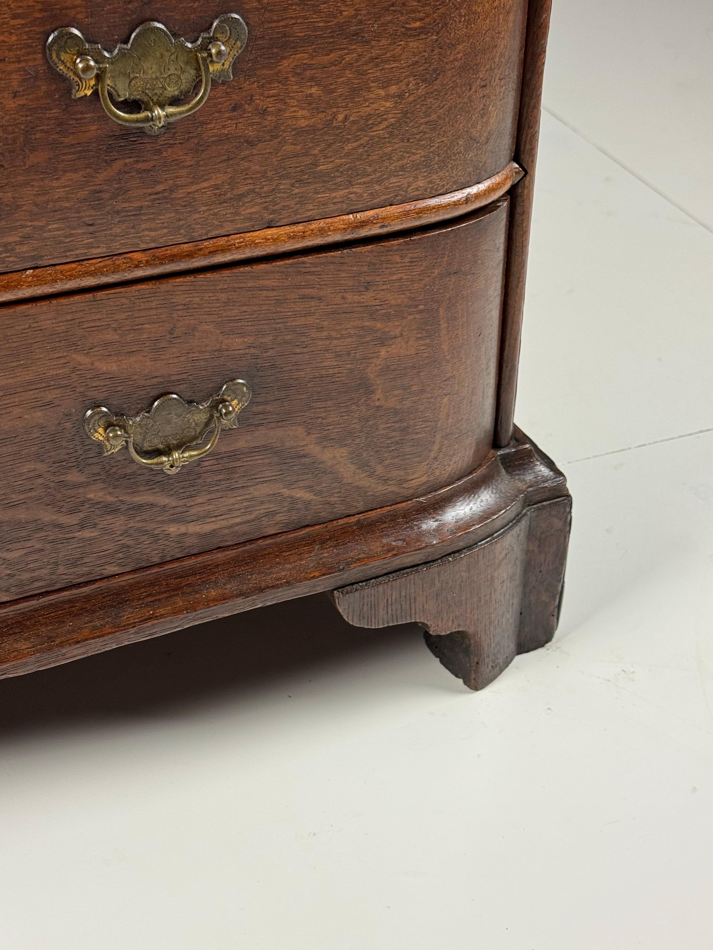 Dutch Oak Commode ca. 1760 In Good Condition For Sale In MILL, NL