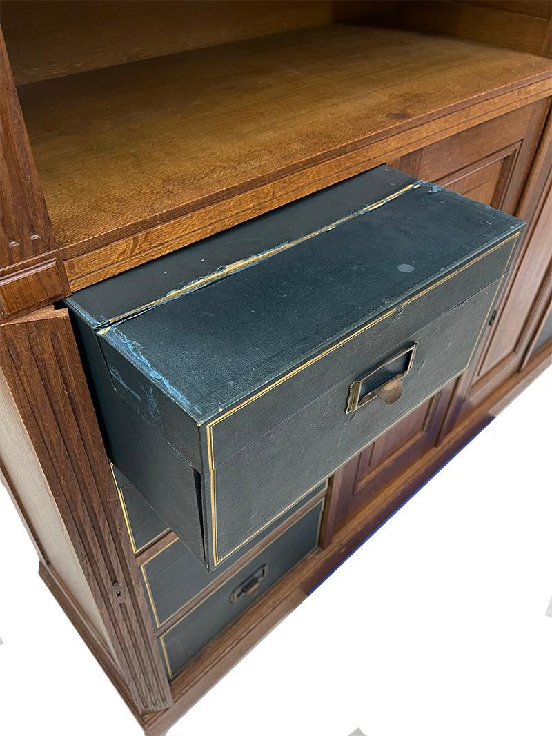 Armadio notarile in Oak, 1900-1920 in vendita 4