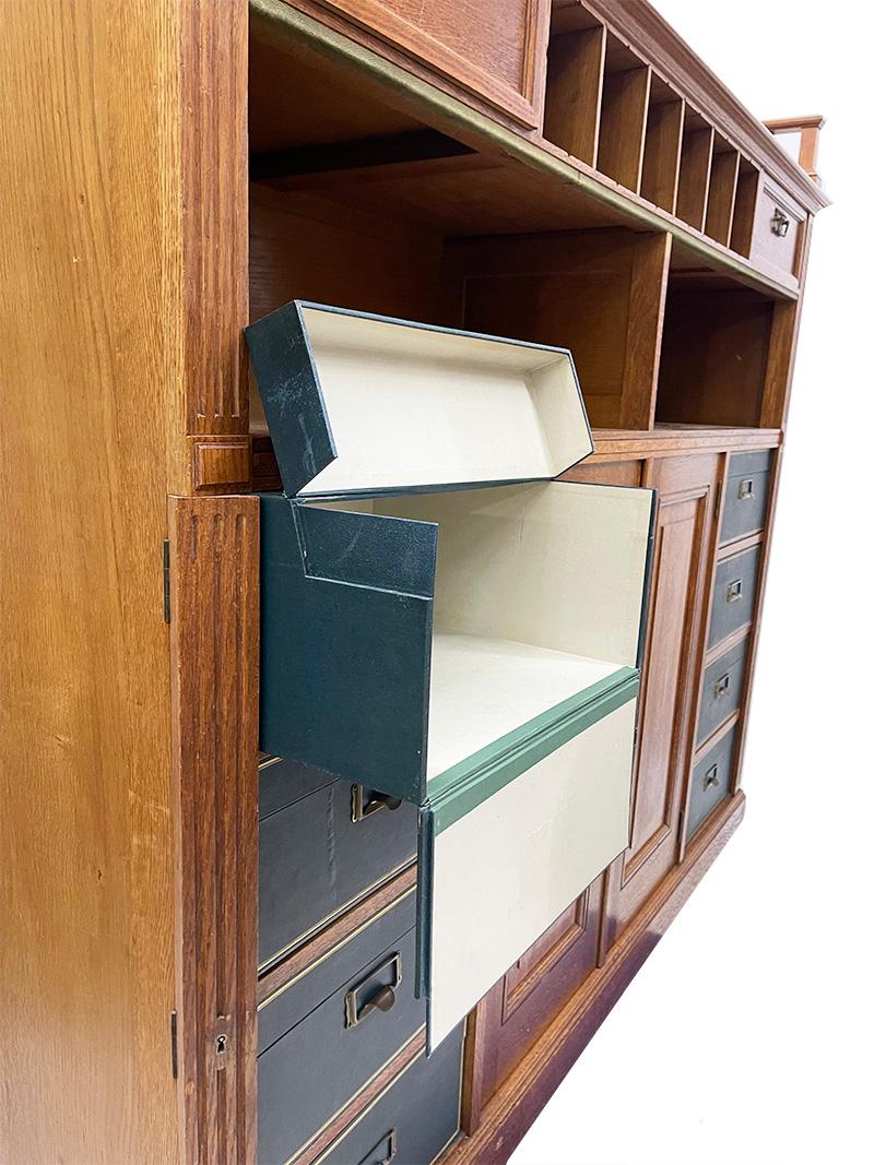 Armadio notarile in Oak, 1900-1920 in vendita 5
