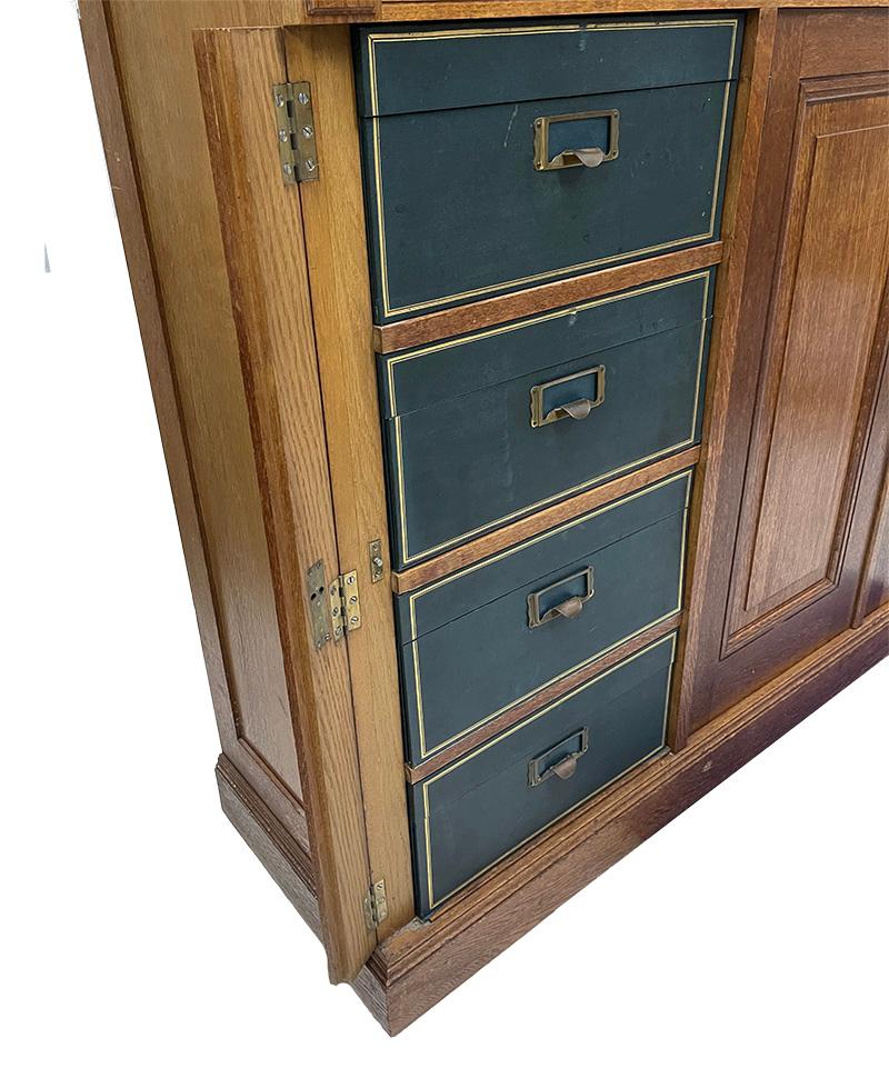 Armadio notarile in Oak, 1900-1920 in vendita 3